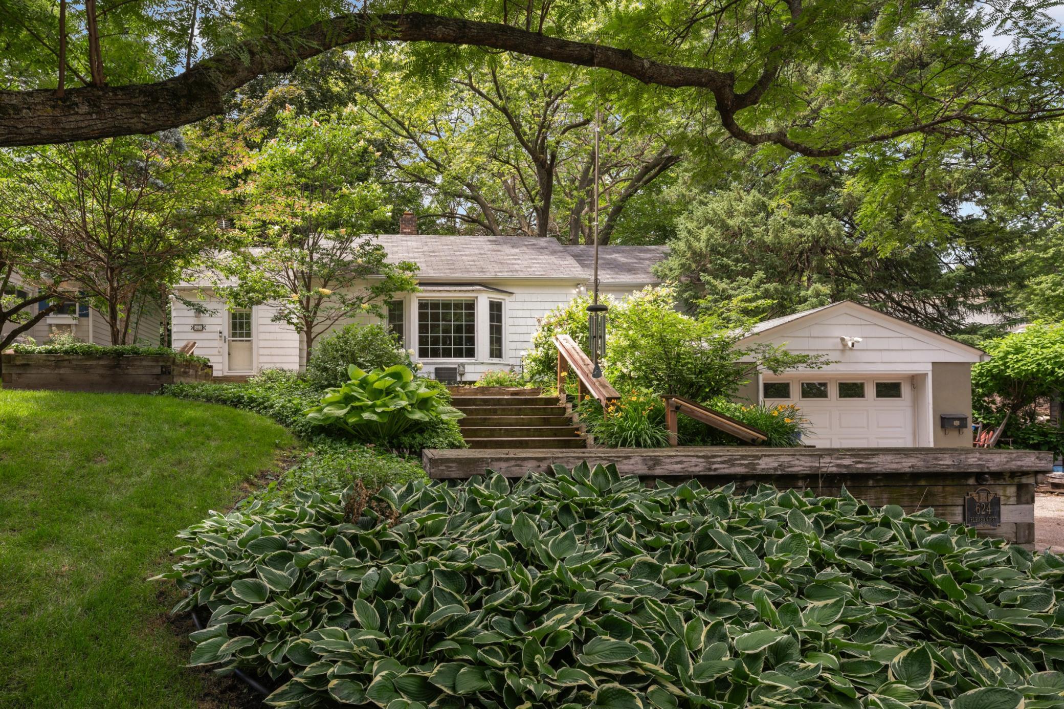 1st image of 624 Pleasant St, Excelsior, MN 55331 | MLS# 7098510