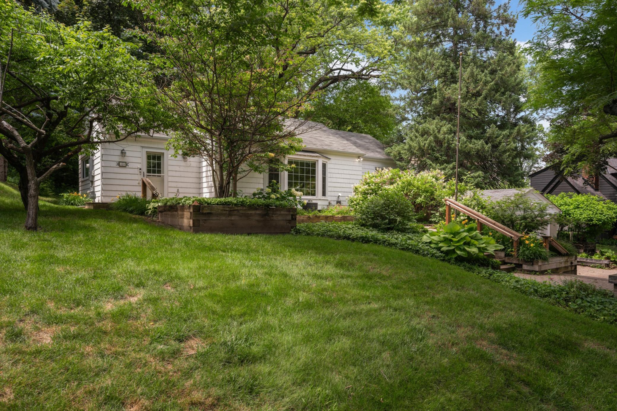 3rd image of 624 Pleasant St, Excelsior, MN 55331 | MLS# 7098510