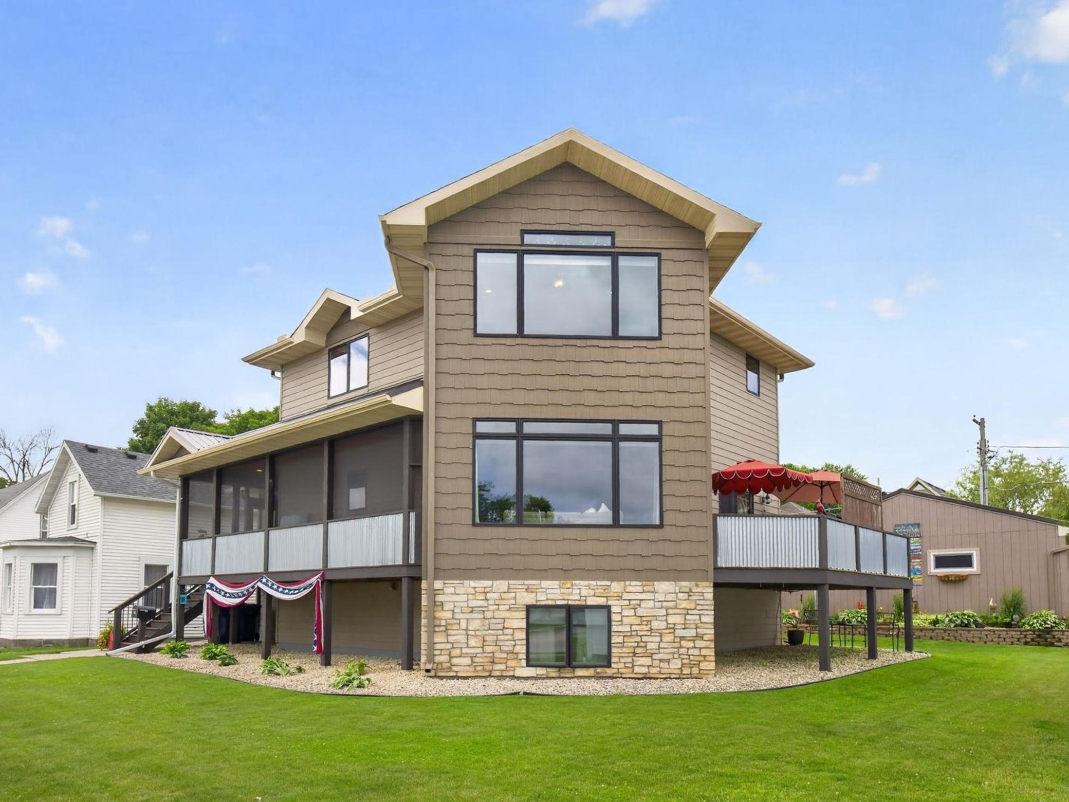 1st image of 519 N Lakeshore Dr, Lake City, MN 55041 | MLS# 7098642