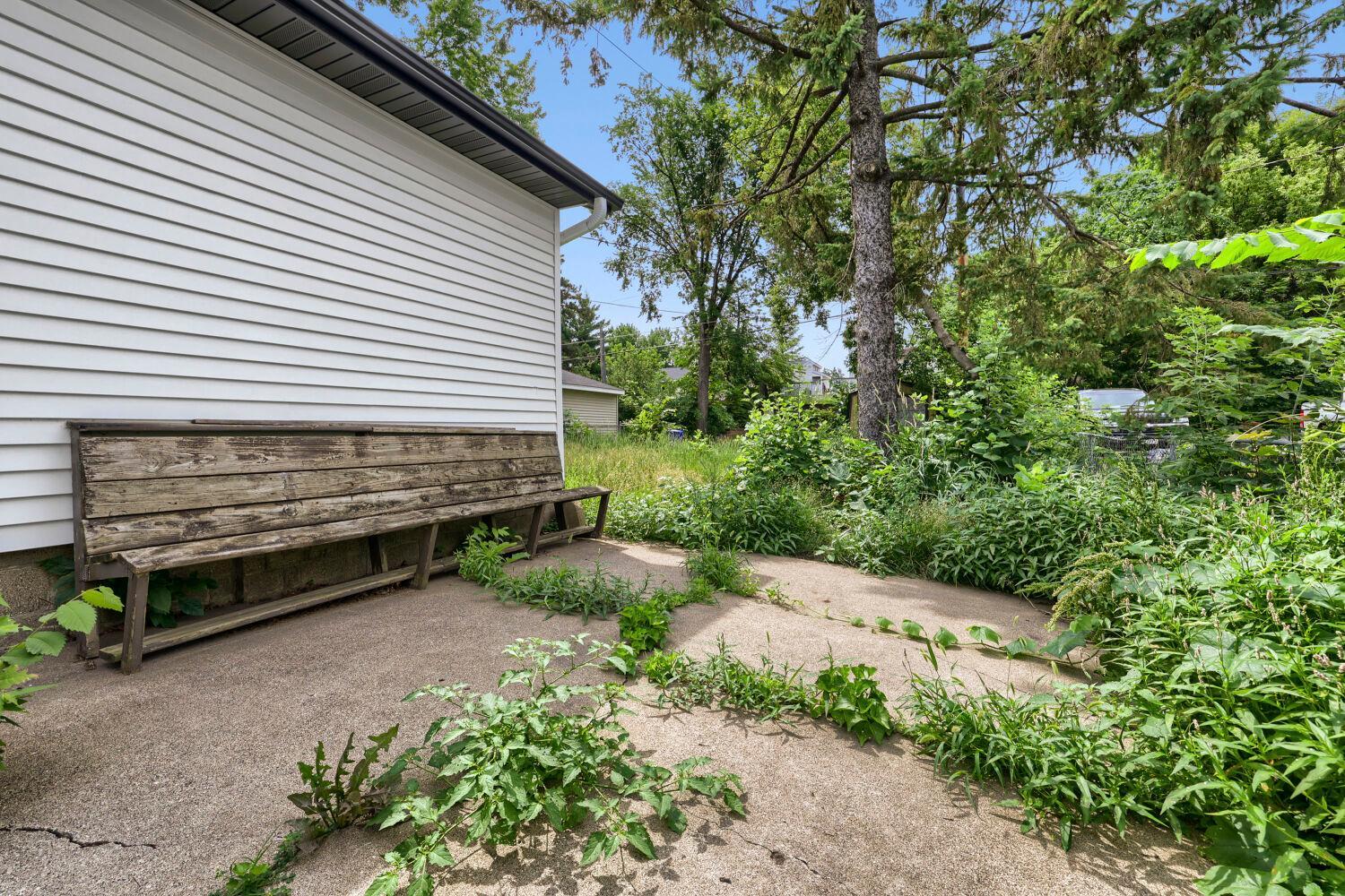 3rd image of 1024 Geranium Ave E, Saint Paul, MN 55106 | MLS# 7098677