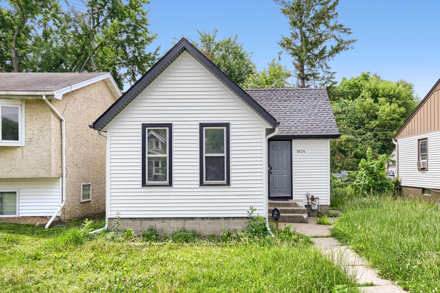 2nd image of 1024 Geranium Ave E, Saint Paul, MN 55106 | MLS# 7098677