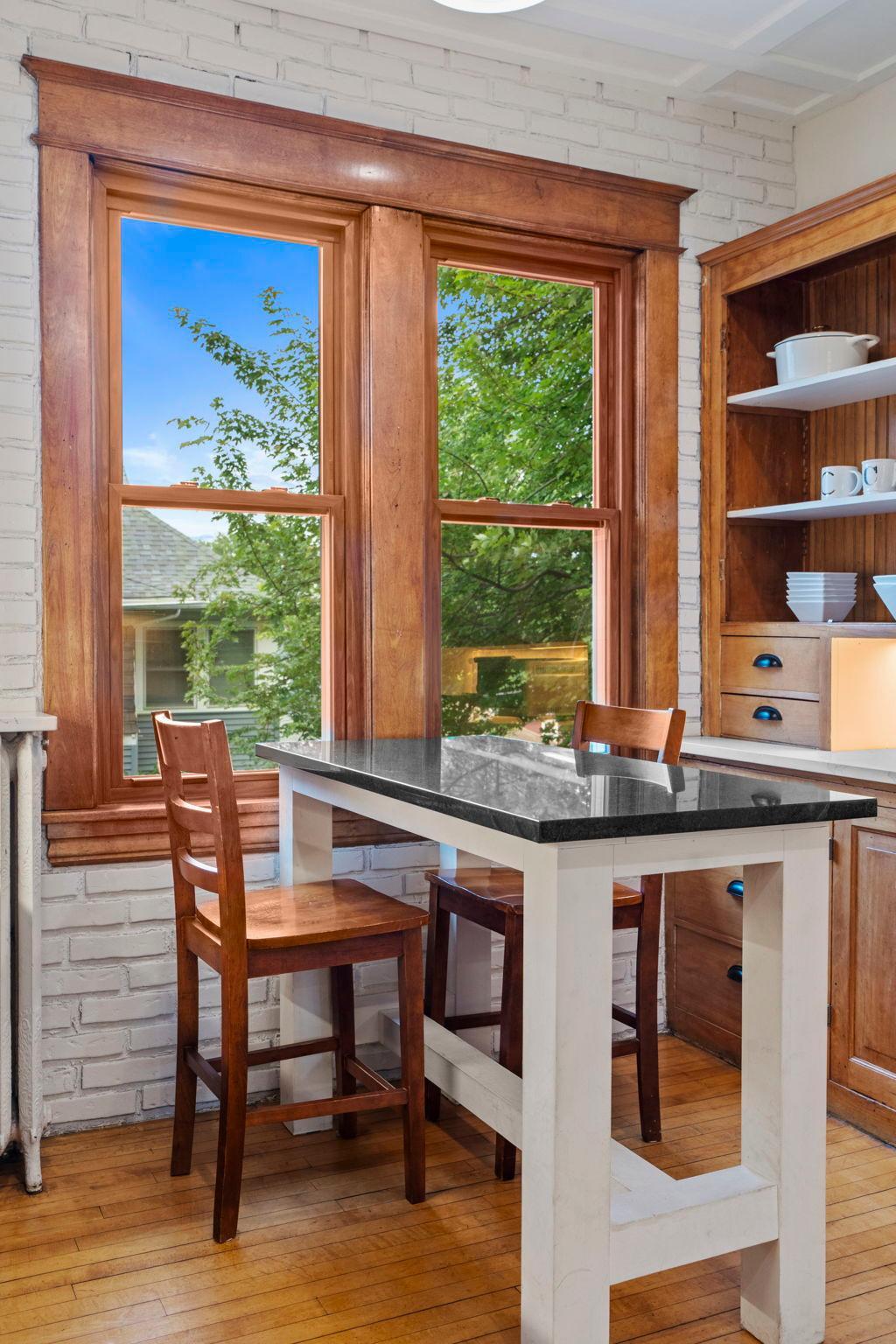 3rd image of 1200 Laurel Ave, Saint Paul, MN 55104 | MLS# 7098683