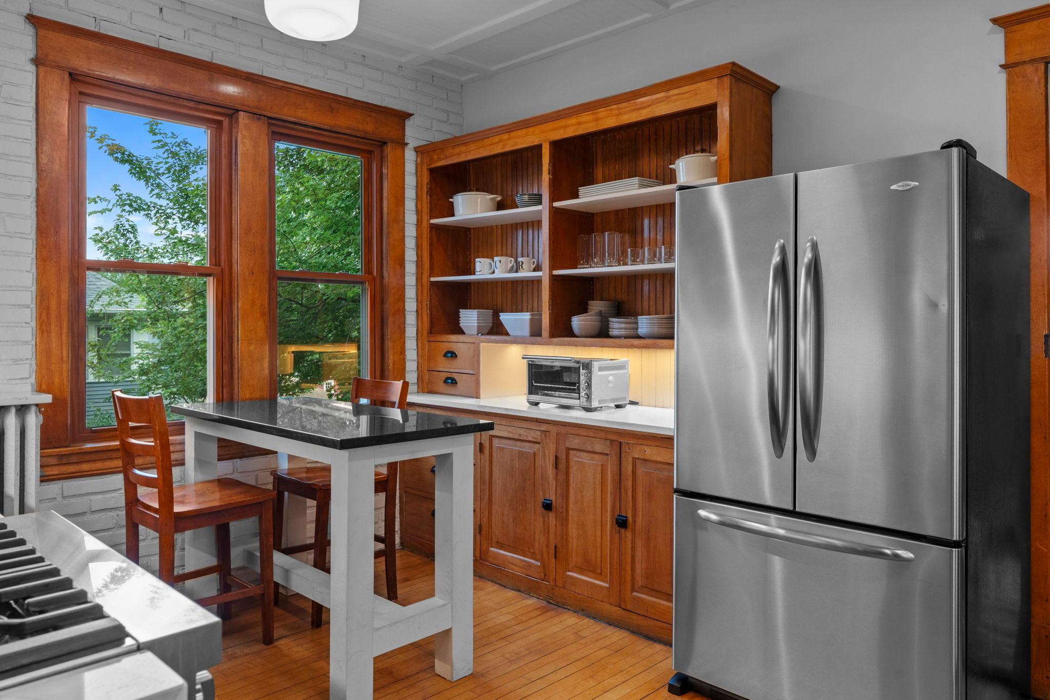 2nd image of 1200 Laurel Ave, Saint Paul, MN 55104 | MLS# 7098683