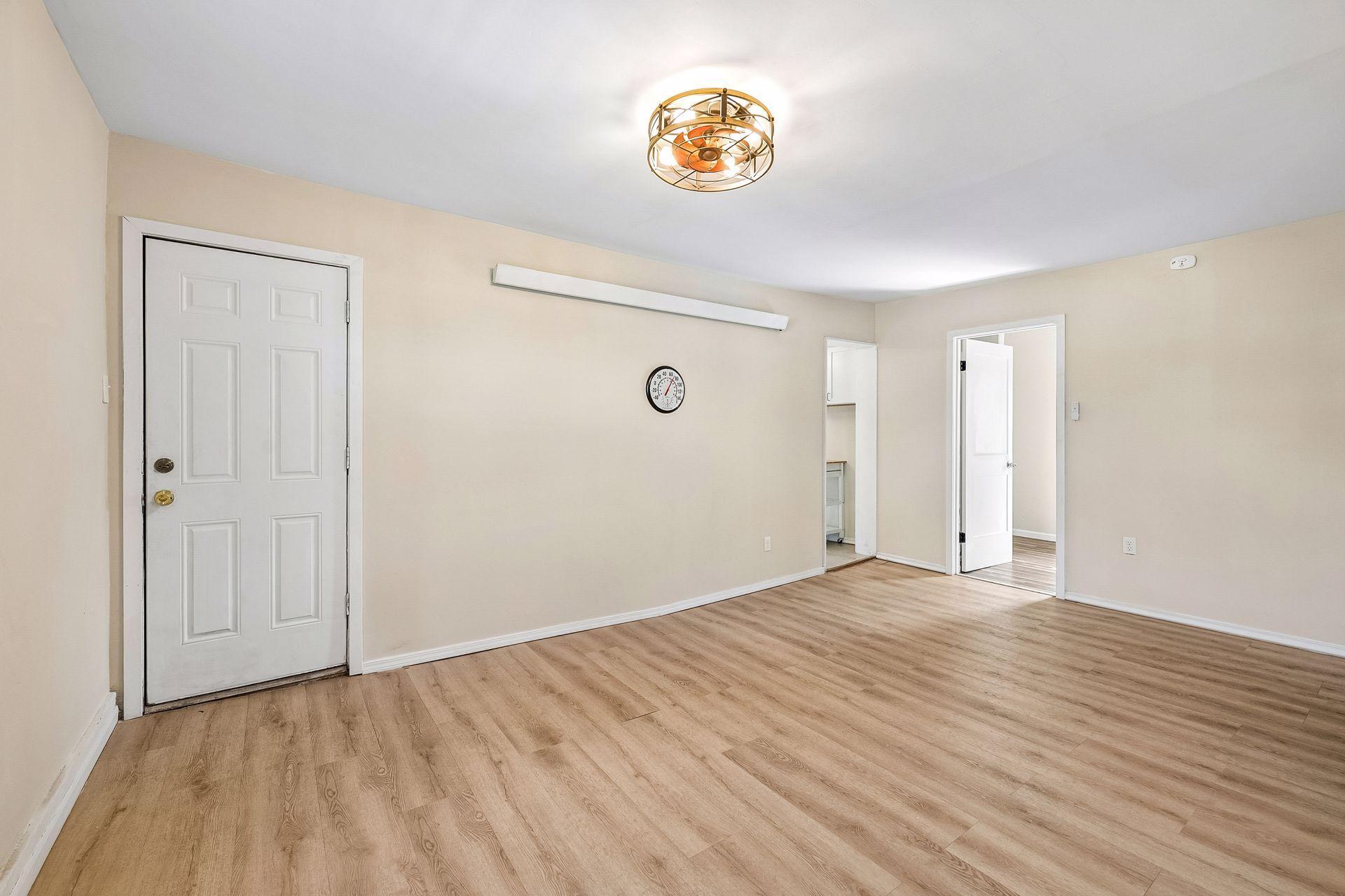 2nd image of 825 18th Ave Ne, Minneapolis, MN 55418 | MLS# 7098777