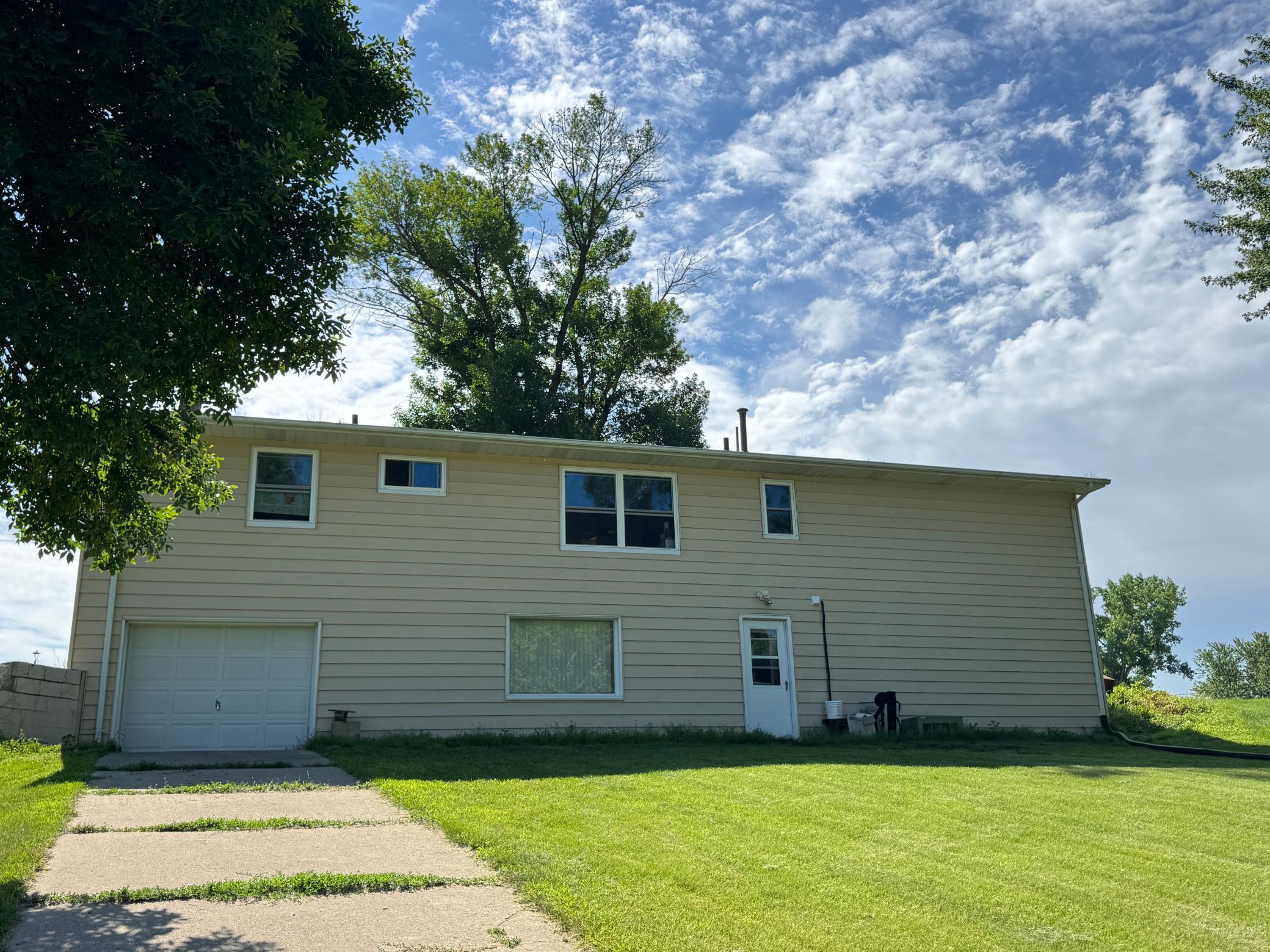 3rd image of 2722 Albion Ave, Fairmont, MN 56031 | MLS# 7098941