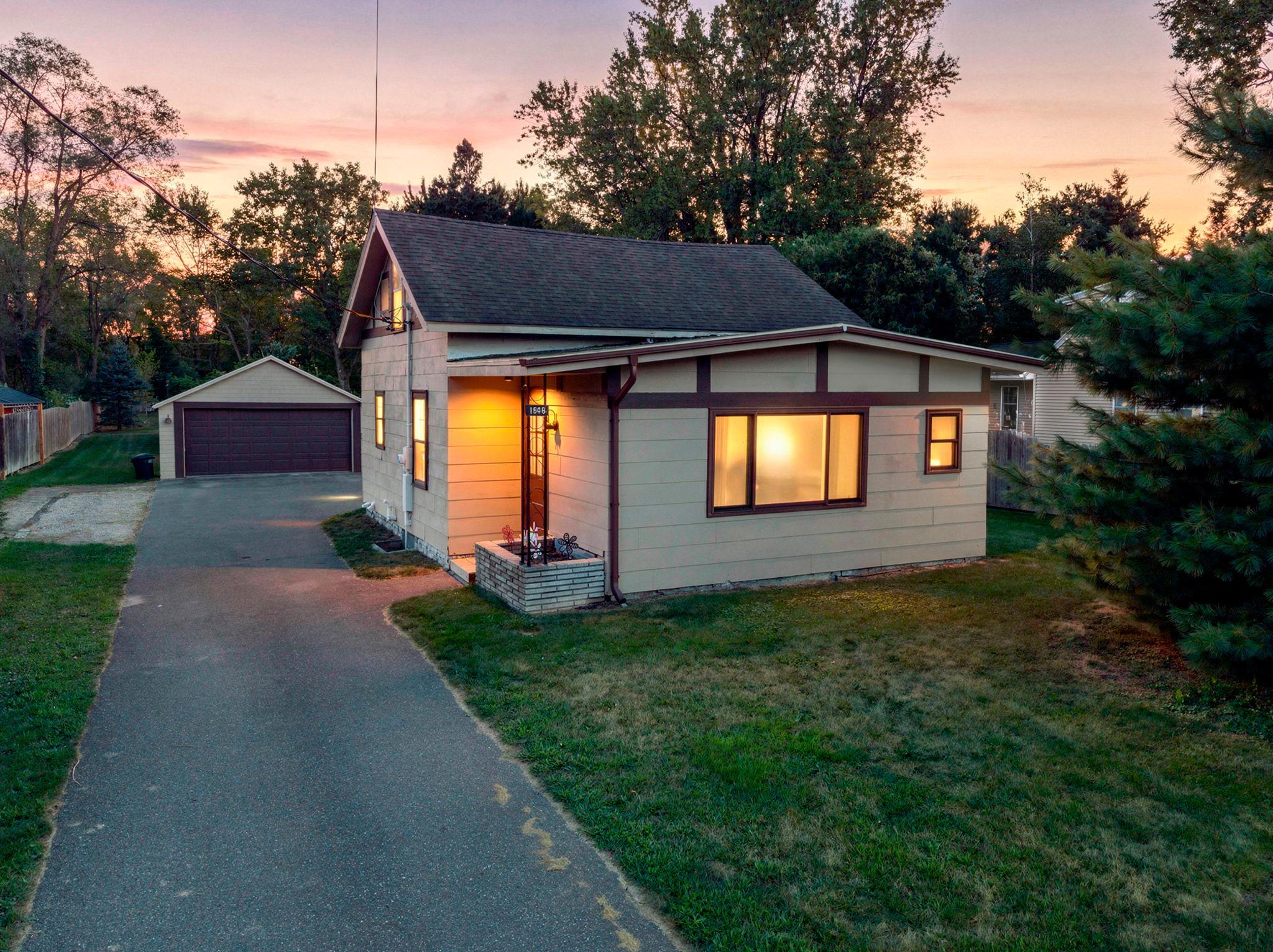 1st image of 1648 Hammond Rd, Saint Paul, MN 55110 | MLS# 7098963