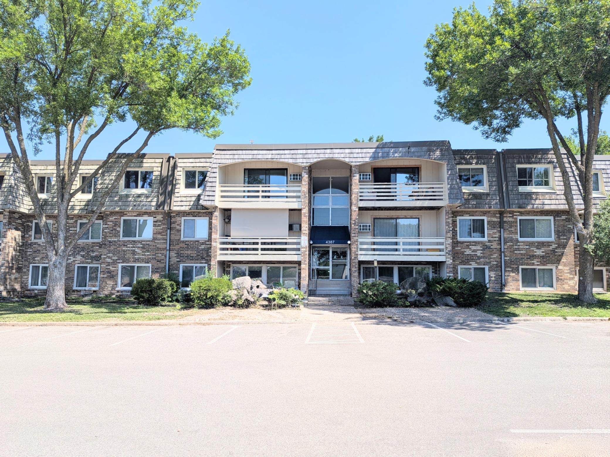 2nd image of 4387 Wilshire Blvd #106, Mound, MN 55364 | MLS# 7099109