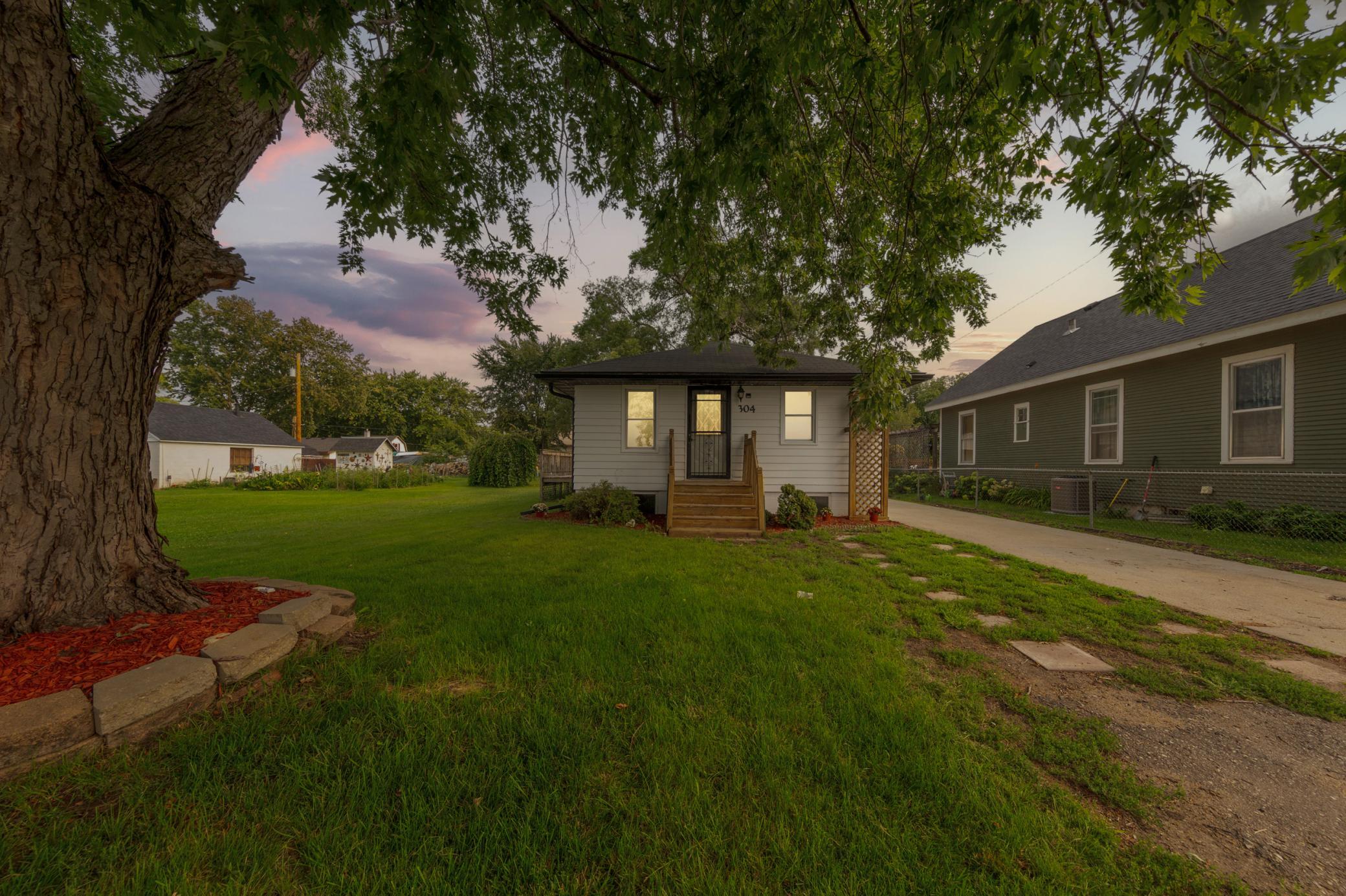 3rd image of 304 20Th St Nw, Faribault, MN 55021 | MLS# 7099154