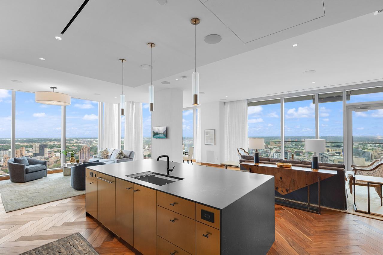 3rd image of 255 Hennepin Ave #3402, Minneapolis, MN 55401 | MLS# 7099205