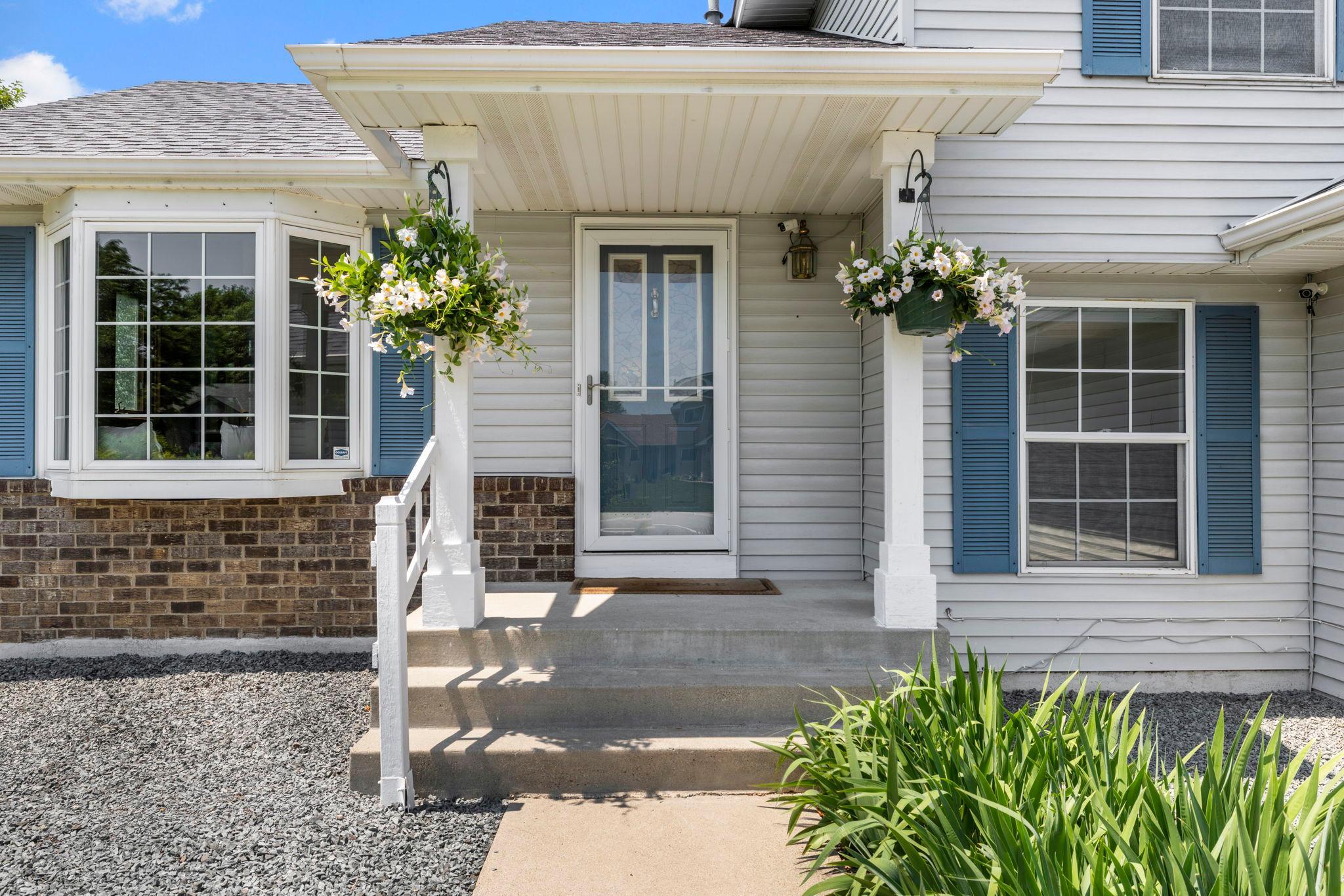 Photo 3 of Sale Pending at 4629 Weston Hills Dr, Saint Paul, MN 55123 | MLS# 7099293 | Listing updated on 2026-09-02