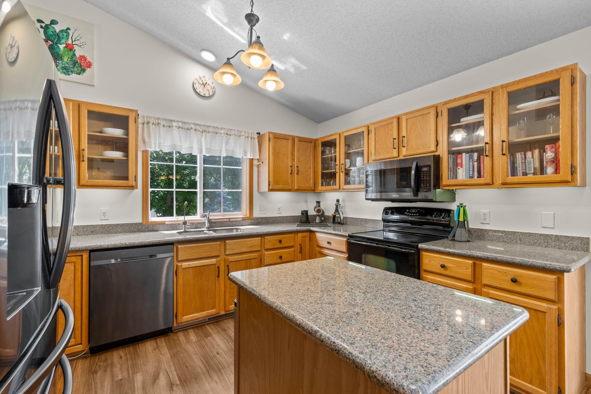 Photo 4 of Sale Pending at 4629 Weston Hills Dr, Saint Paul, MN 55123 | MLS# 7099293 | Listing updated on 2026-09-02