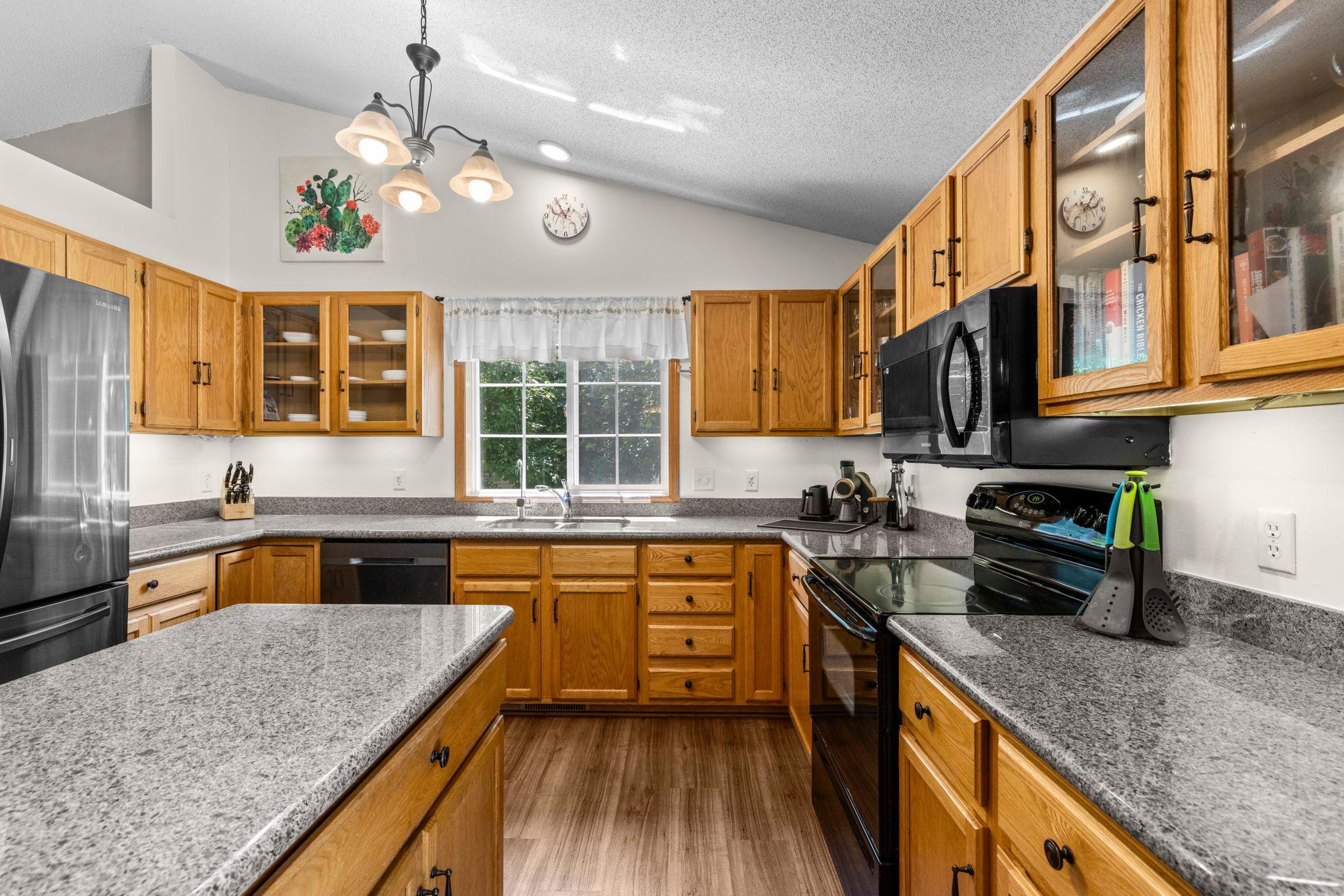 Photo 5 of Sale Pending at 4629 Weston Hills Dr, Saint Paul, MN 55123 | MLS# 7099293 | Listing updated on 2026-09-02