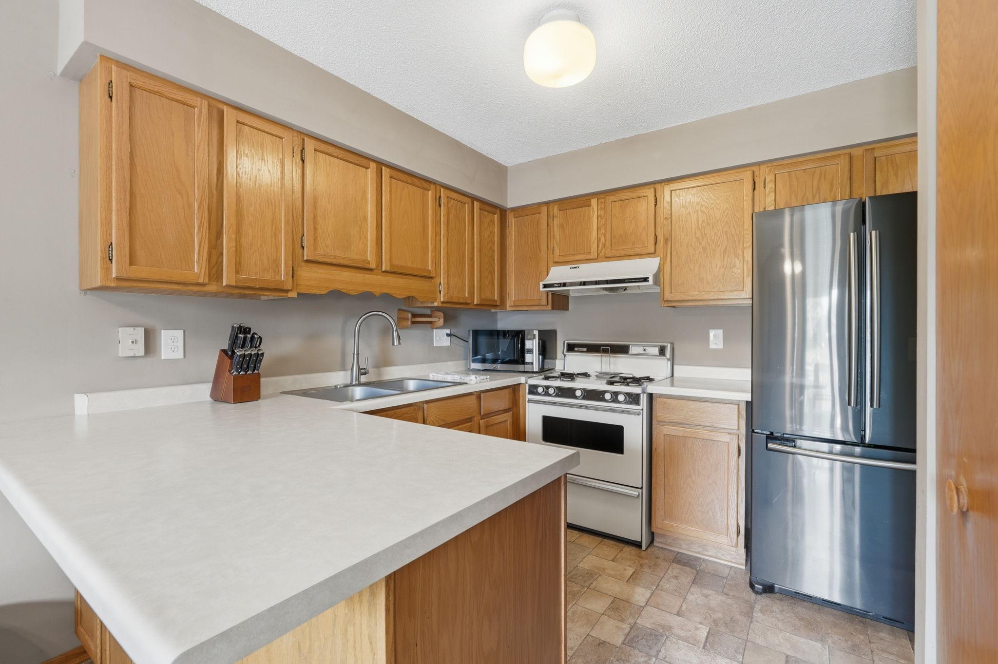 5th image of 1589 Four Oaks Rd, Eagan, MN 55121 | MLS# 7099904