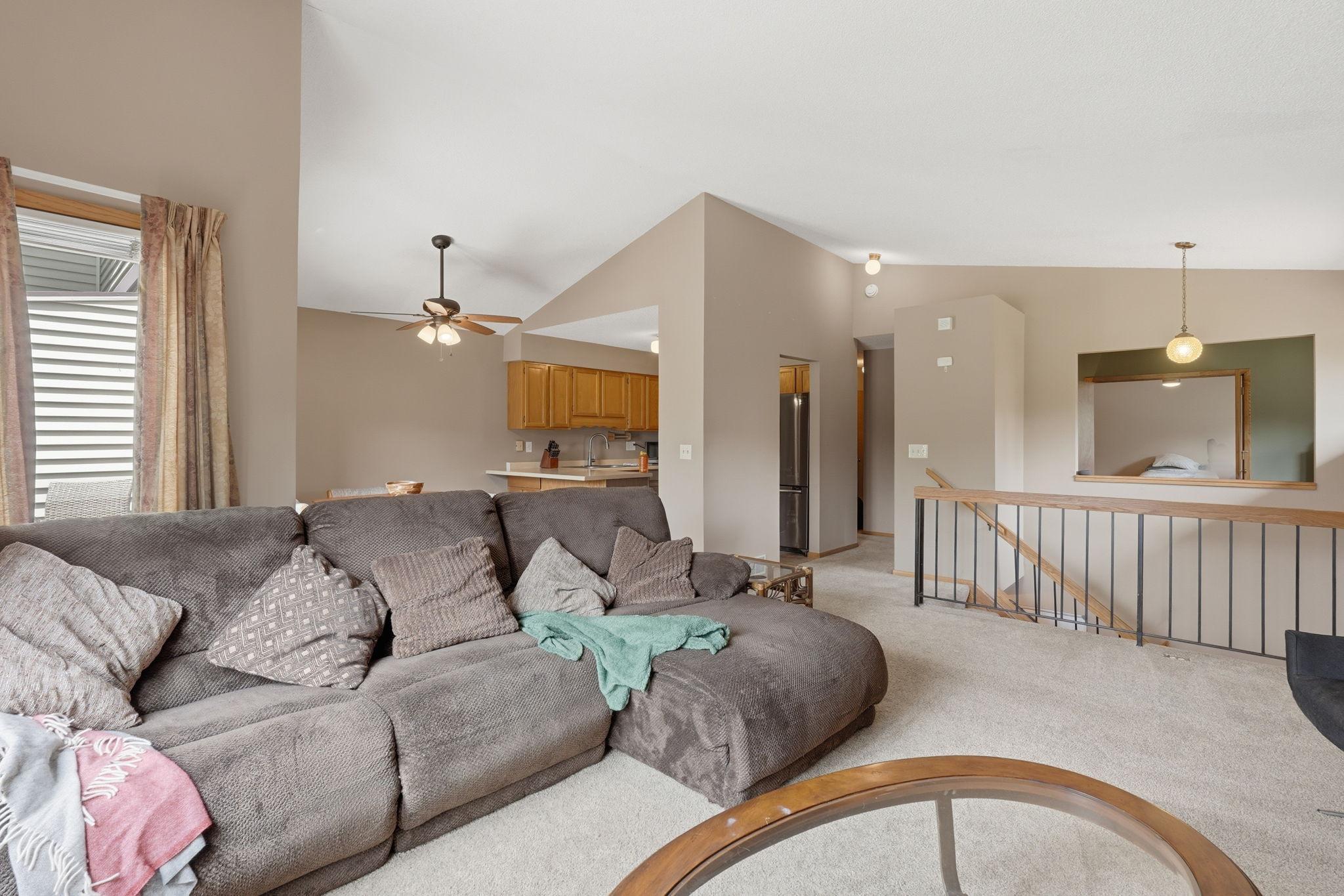 4th image of 1589 Four Oaks Rd, Eagan, MN 55121 | MLS# 7099904