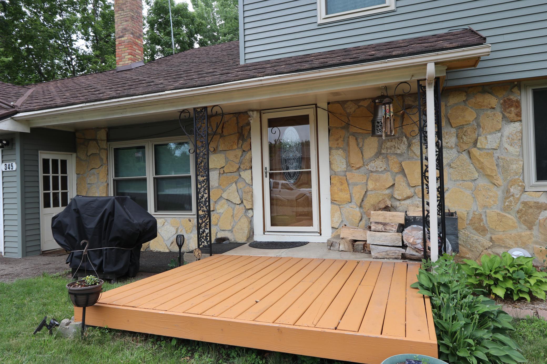 2nd image of 345 Walnut Ln, Saint Paul, MN 55124 | MLS# 7100419