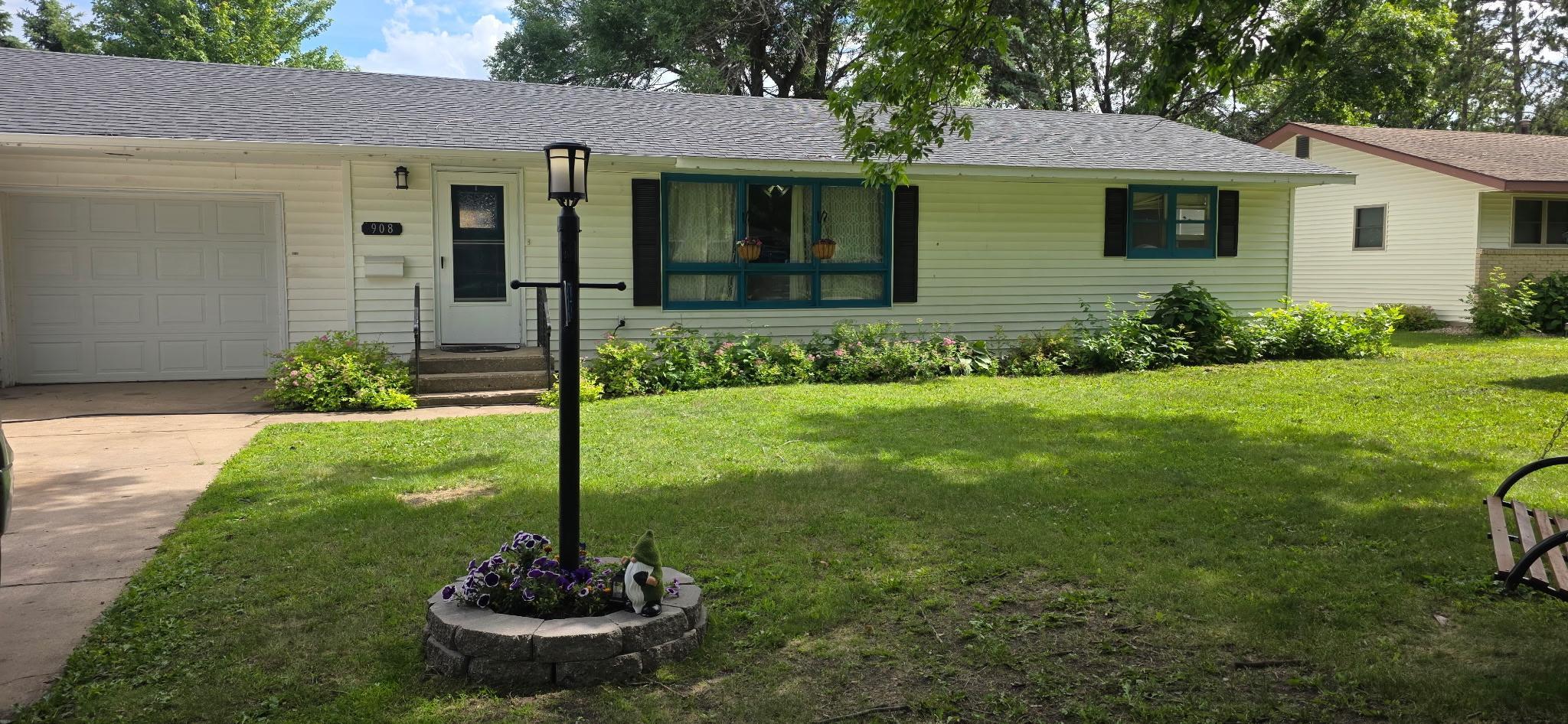 2nd image of 908 Westwood Dr Sw, Alexandria, MN 56308 | MLS# 7100488
