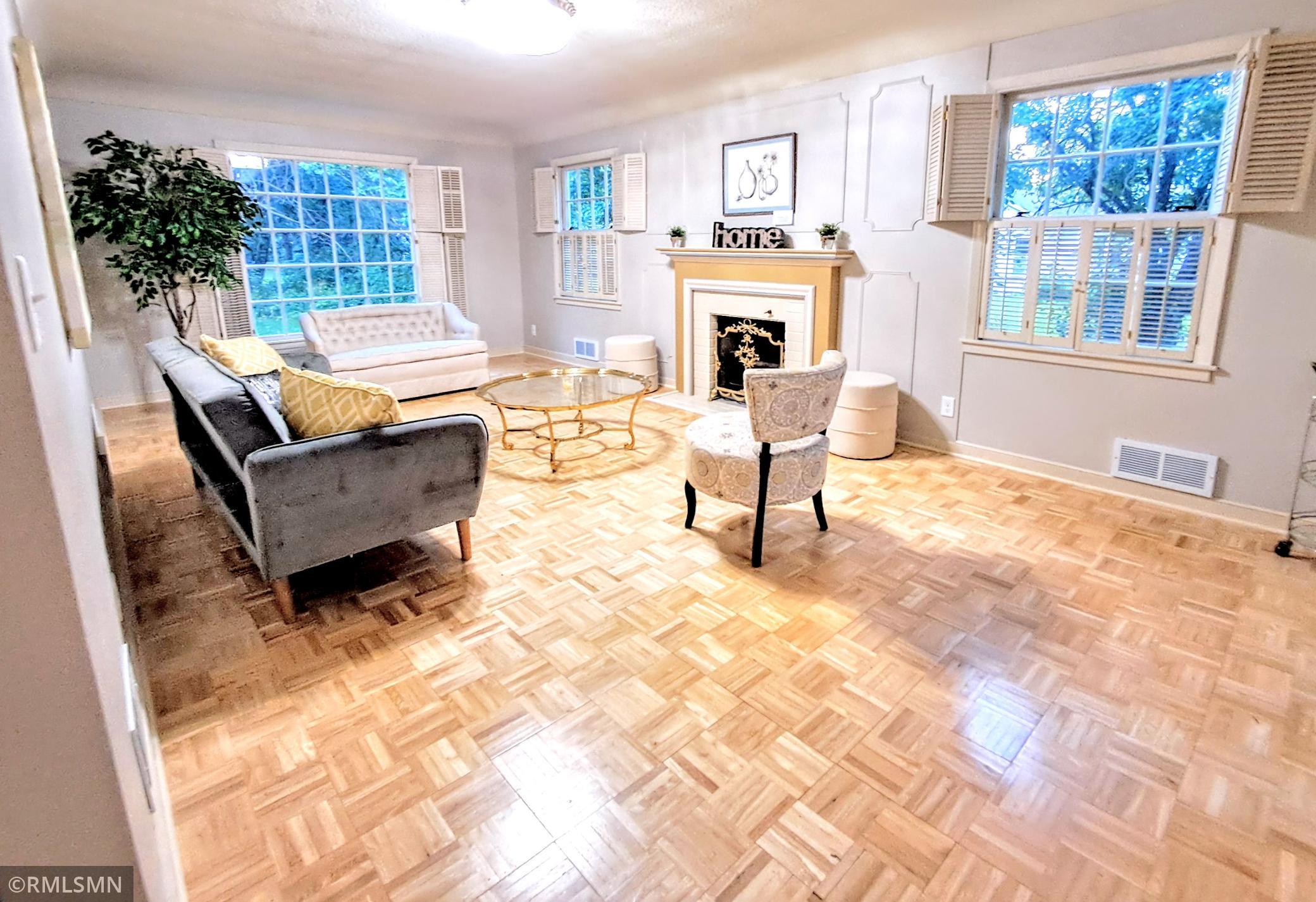 3rd image of 905 Carver St N, Winthrop, MN 55396 | MLS# 7101209