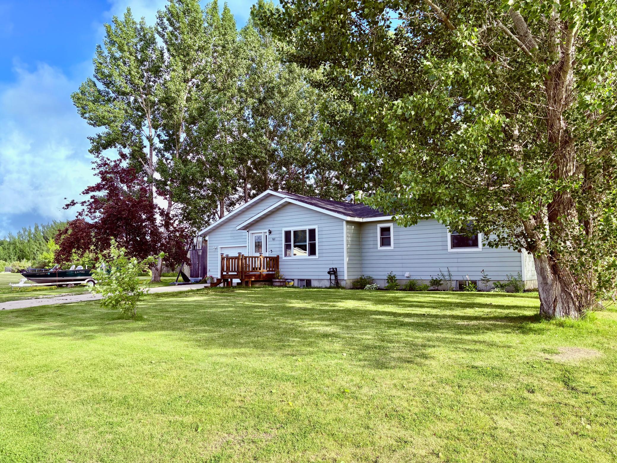 Homes for sale in Warroad, MN | 305 Lincoln Ct Sw, Warroad, MN 56763 | MLS# 7101411