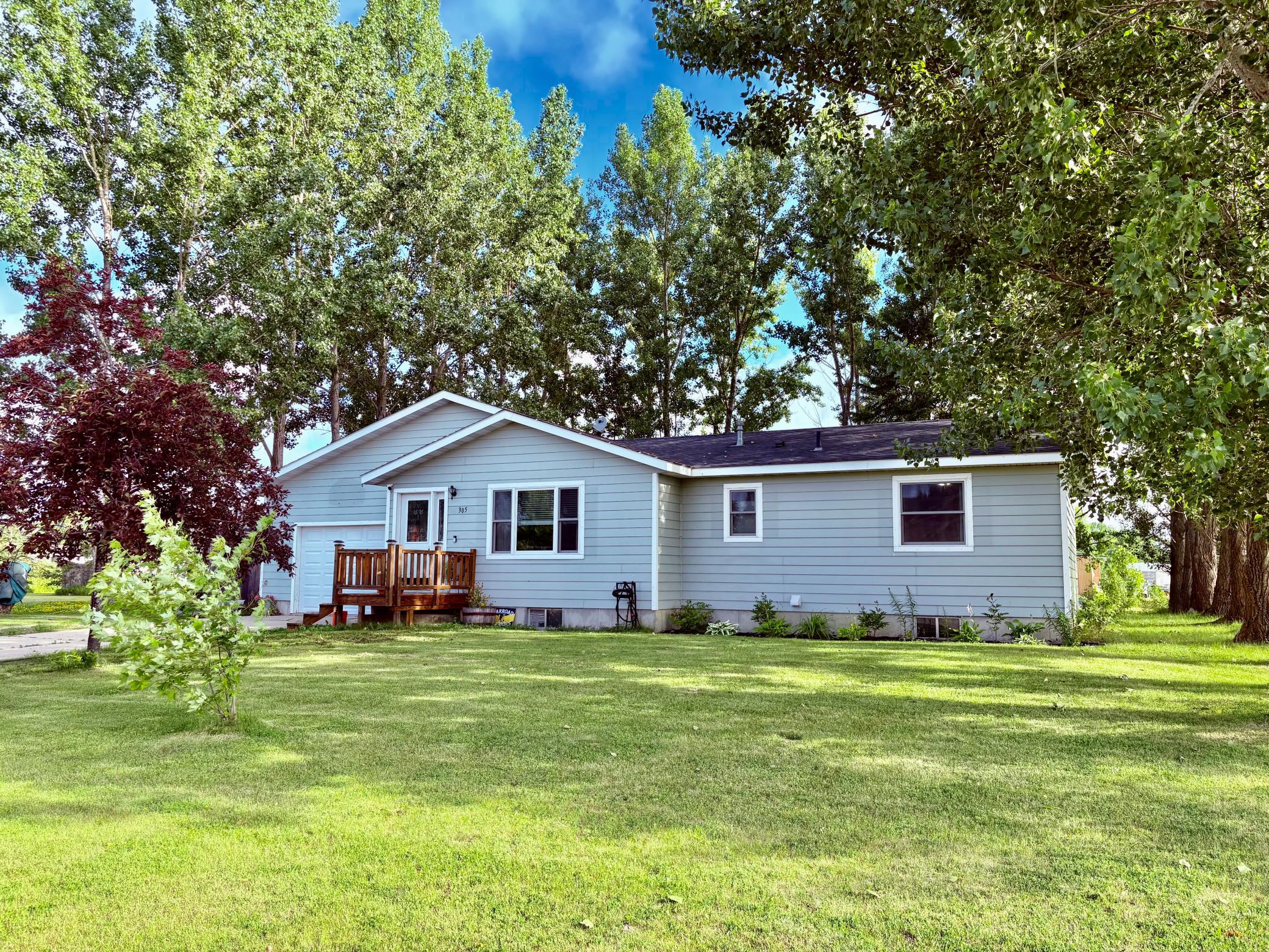 Homes for sale in Warroad, MN | 305 Lincoln Ct Sw, Warroad, MN 56763 | MLS# 7101411