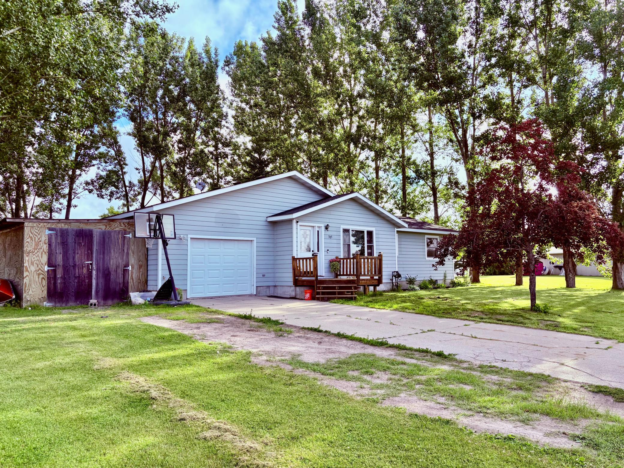 Homes for sale in Warroad, MN | 305 Lincoln Ct Sw, Warroad, MN 56763 | MLS# 7101411