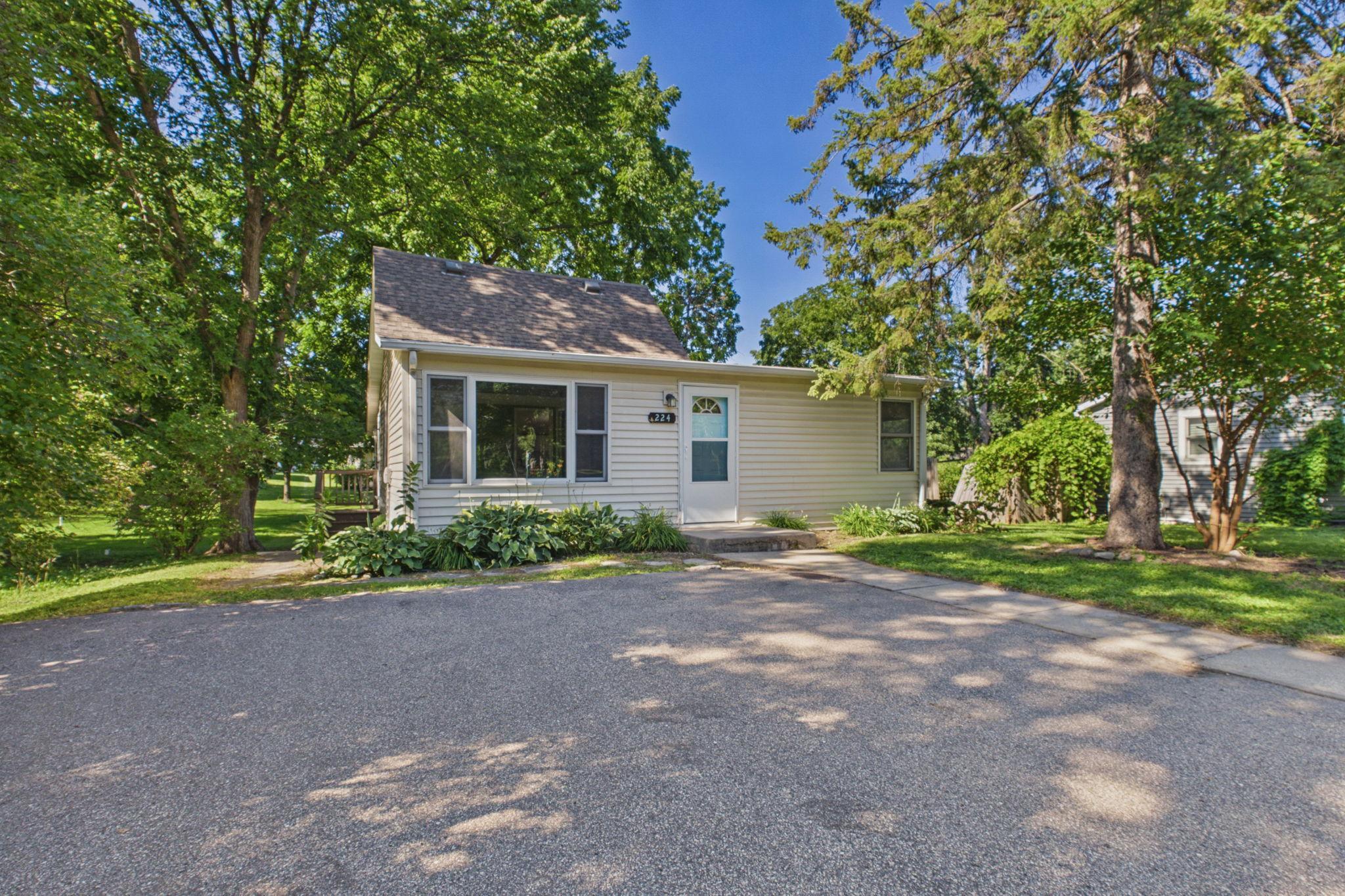 2nd image of 224 W 78th St, Chanhassen, MN 55317 | MLS# 7101738