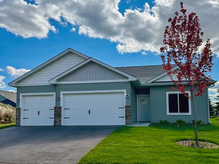 1st image of 4905 Evergreen Dr N, Hugo, MN 55038 | MLS# 7101987