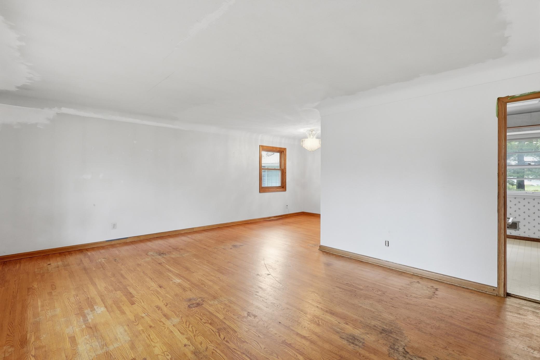 2nd image of 2360 Circle Dr, Saint Paul, MN 55110 | MLS# 7102310