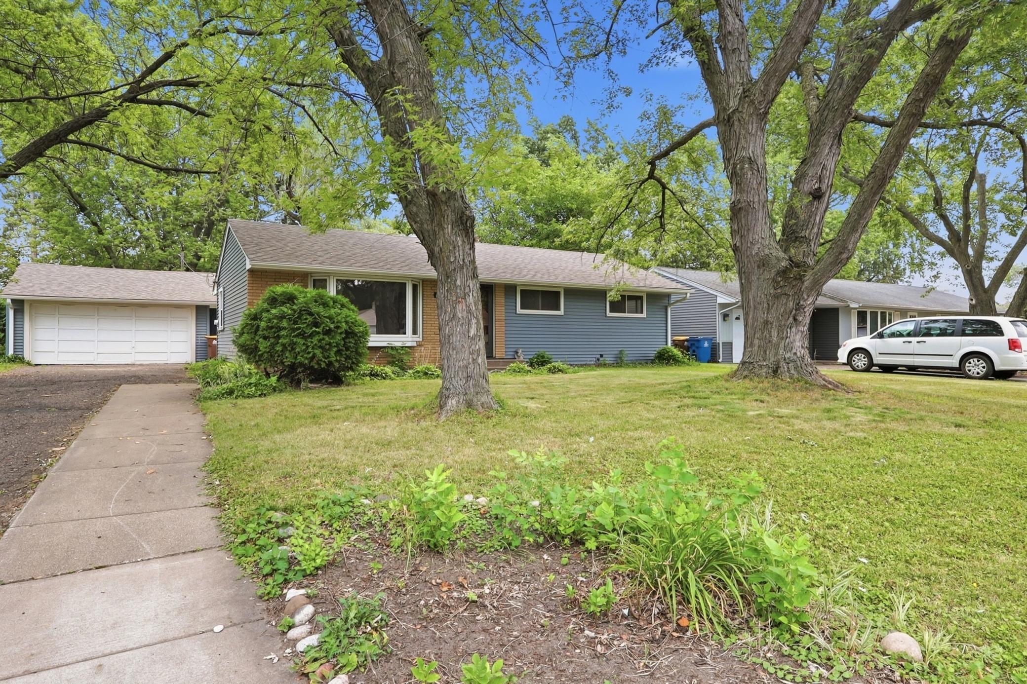 23rd image of 2360 Circle Dr, Saint Paul, MN 55110 | MLS# 7102310