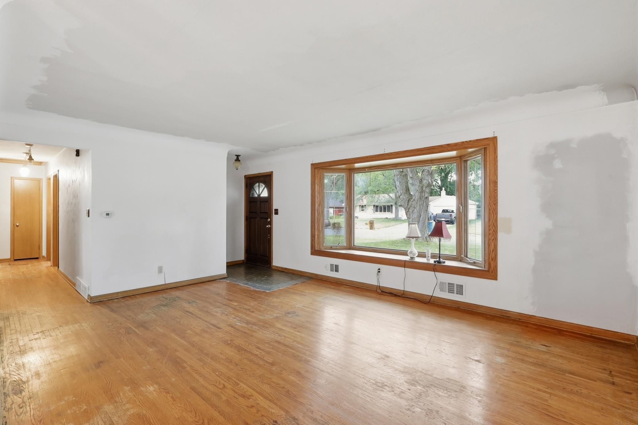 4th image of 2360 Circle Dr, Saint Paul, MN 55110 | MLS# 7102310