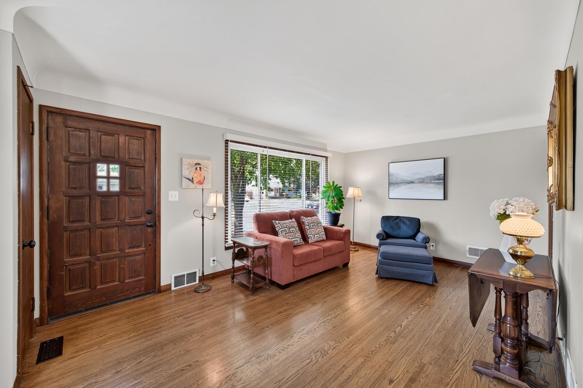 2nd image of 132 Spruce St W, South Saint Paul, MN 55075 | MLS# 7102377
