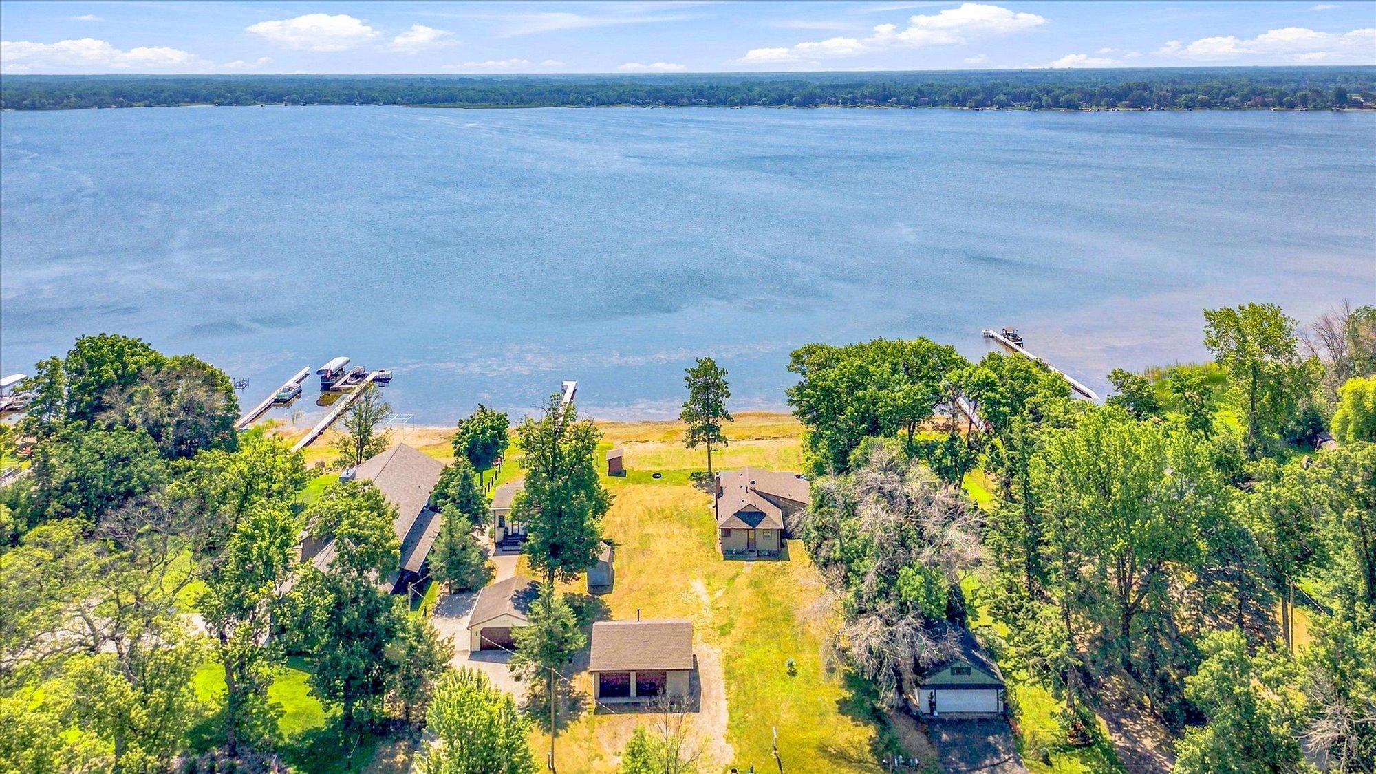 2nd image of 18329 Lakeview Point Dr Ne, Wyoming, MN 55092 | MLS# 7102686