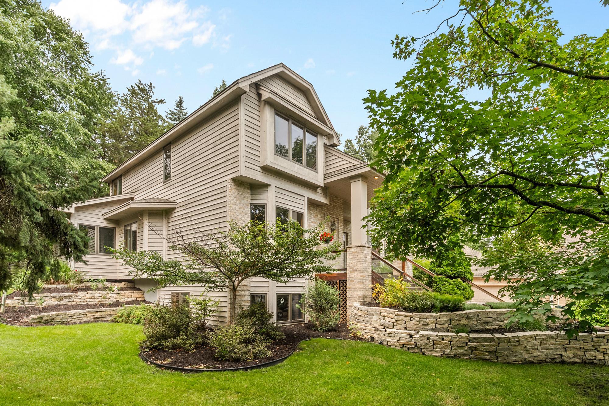 3rd image of 655 Evergreen Cir, Saint Paul, MN 55126 | MLS# 7102812