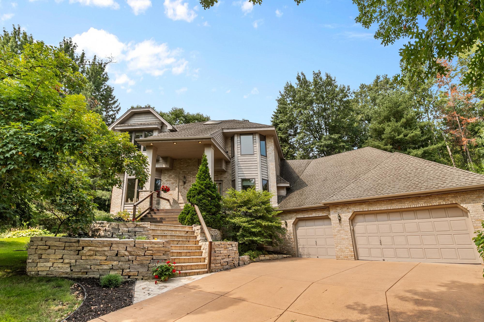 2nd image of 655 Evergreen Cir, Saint Paul, MN 55126 | MLS# 7102812