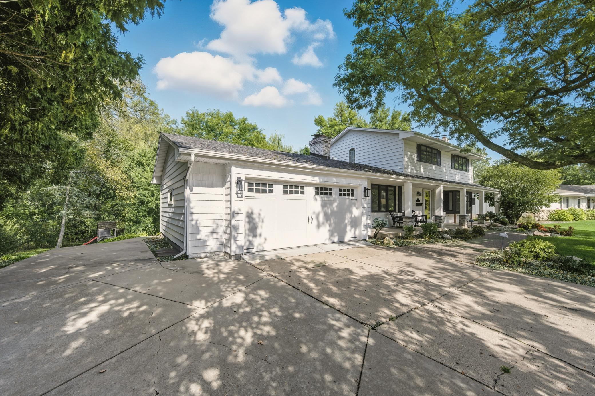 3rd image of 5512 Hillside Ct, Minneapolis, MN 55439 | MLS# 7102823