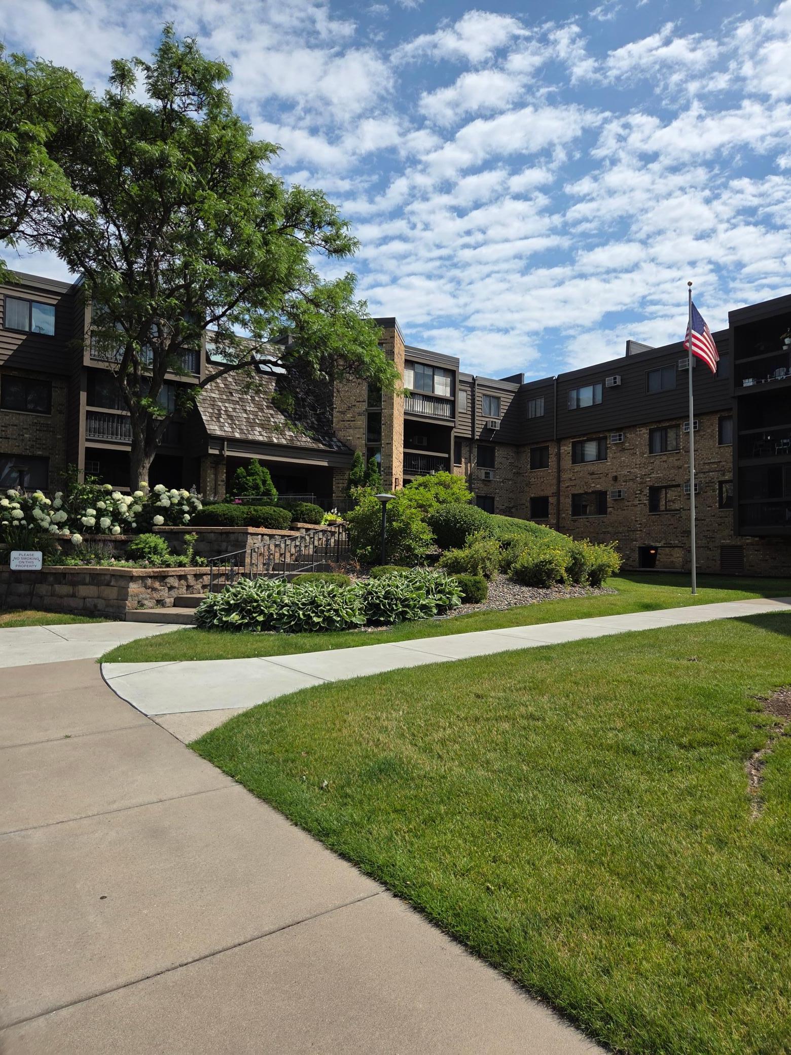 2nd image of 999 41st Ave Ne #307, Minneapolis, MN 55421 | MLS# 7102963