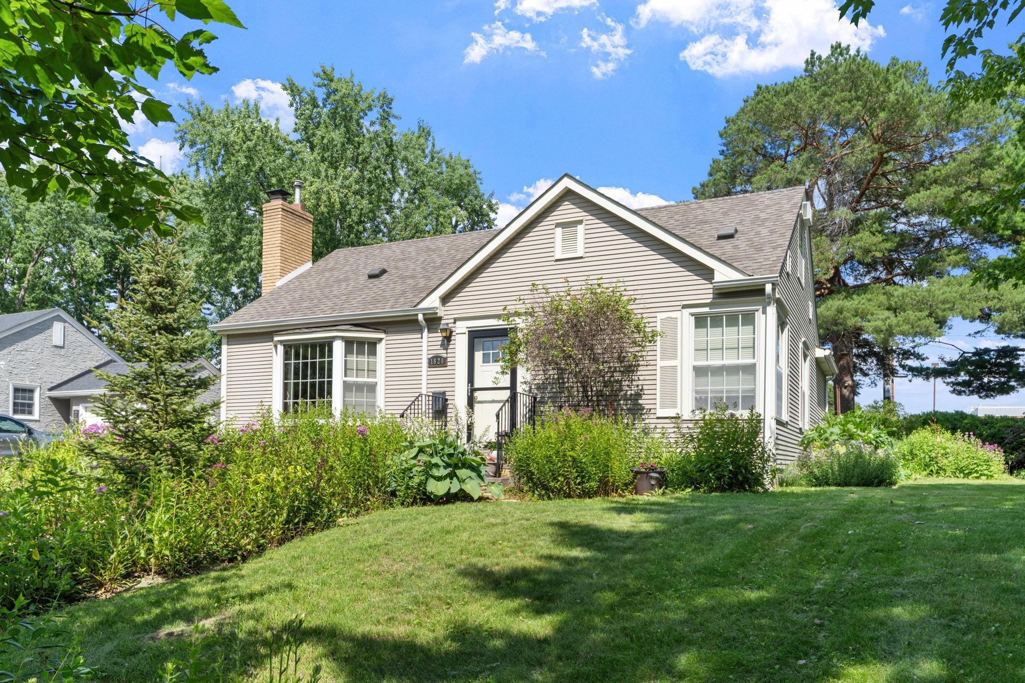 2nd image of 1820 Holton St, Saint Paul, MN 55113 | MLS# 7103018