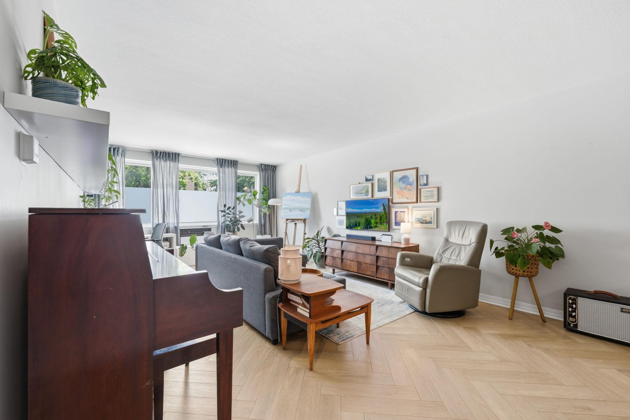 2nd image of 2700 W 44th St #114, Minneapolis, MN 55410 | MLS# 7103113