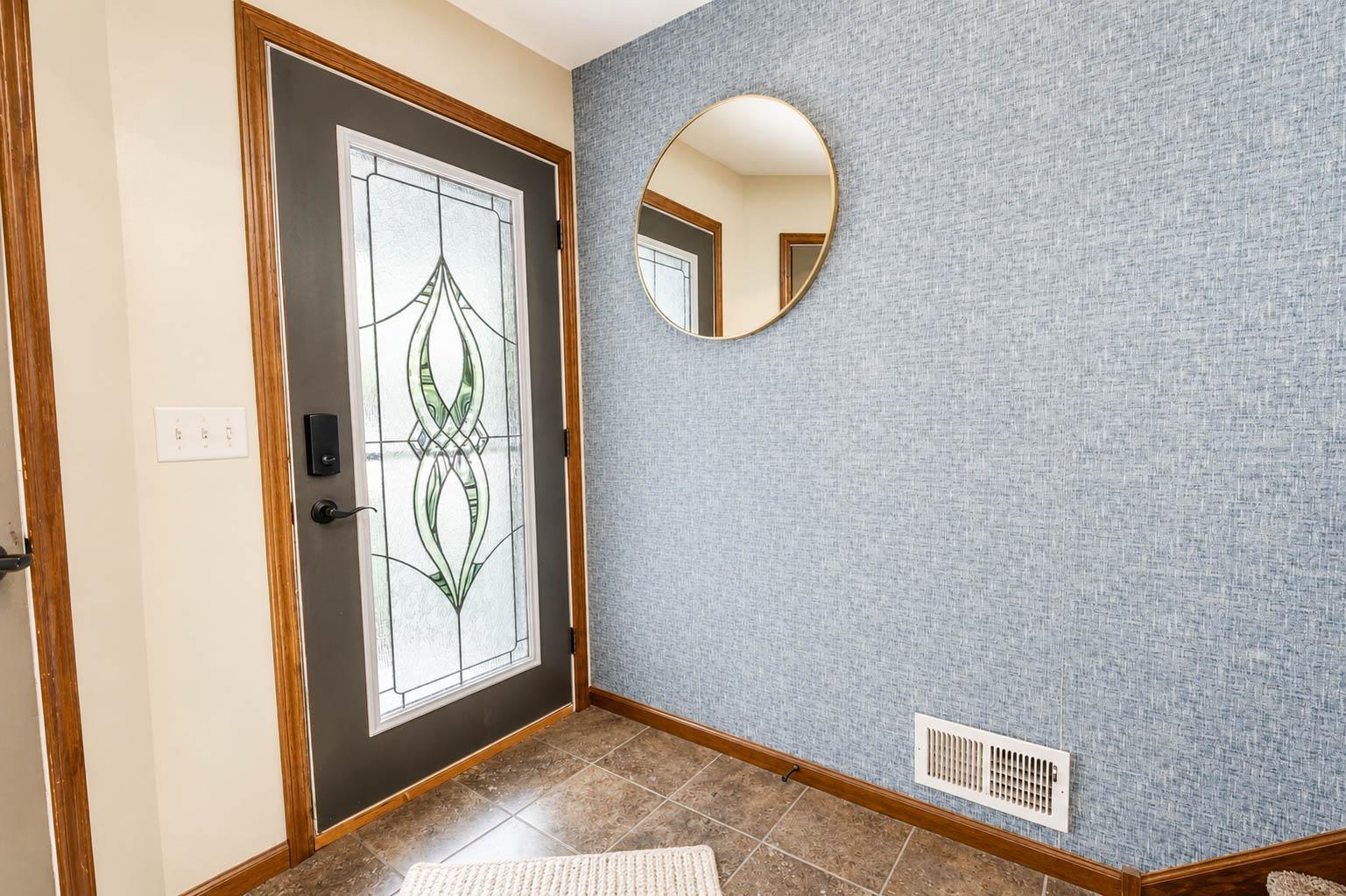 3rd image of 117 Pinehurst Dr, Mankato, MN 56001 | MLS# 7103259
