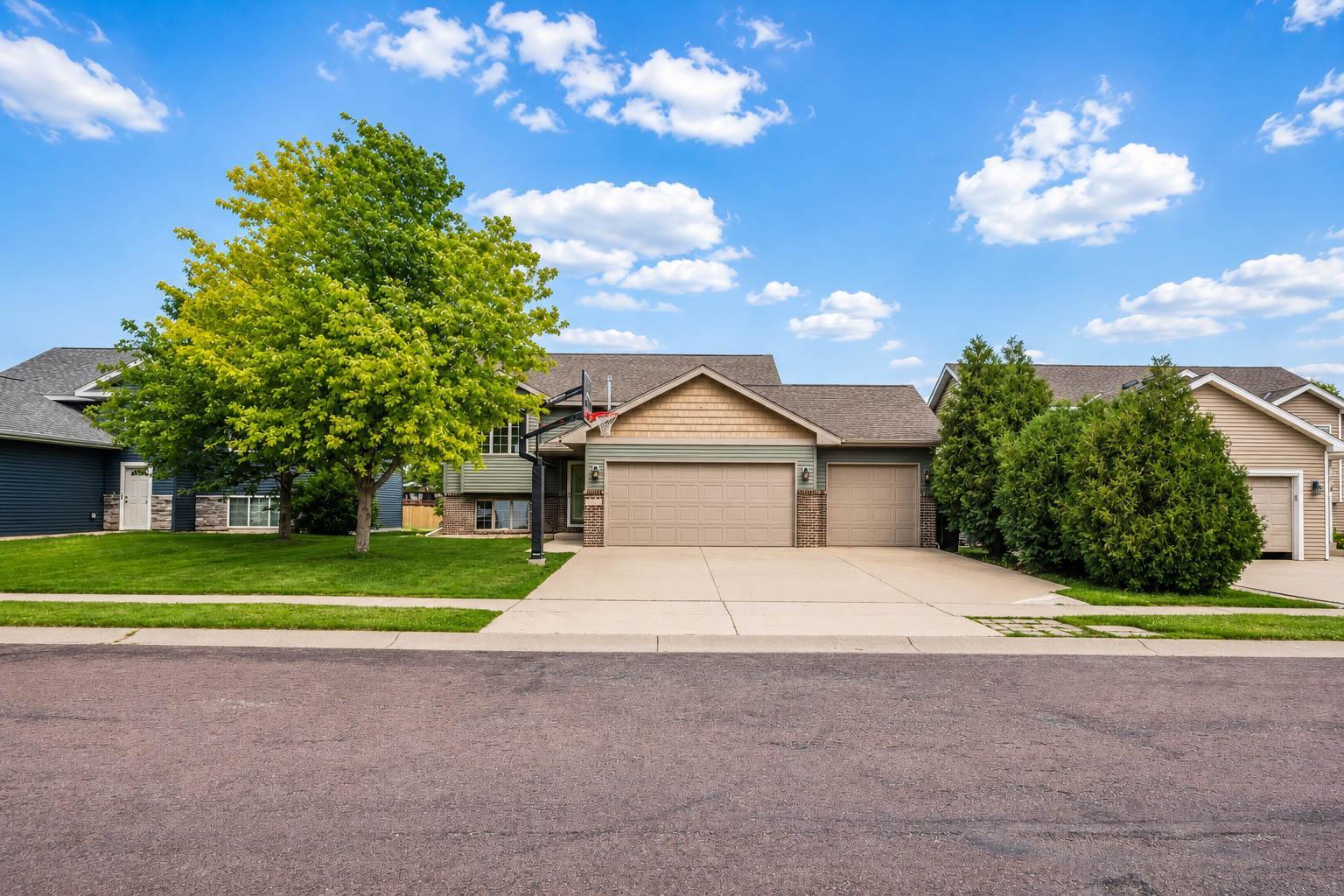 2nd image of 117 Pinehurst Dr, Mankato, MN 56001 | MLS# 7103259