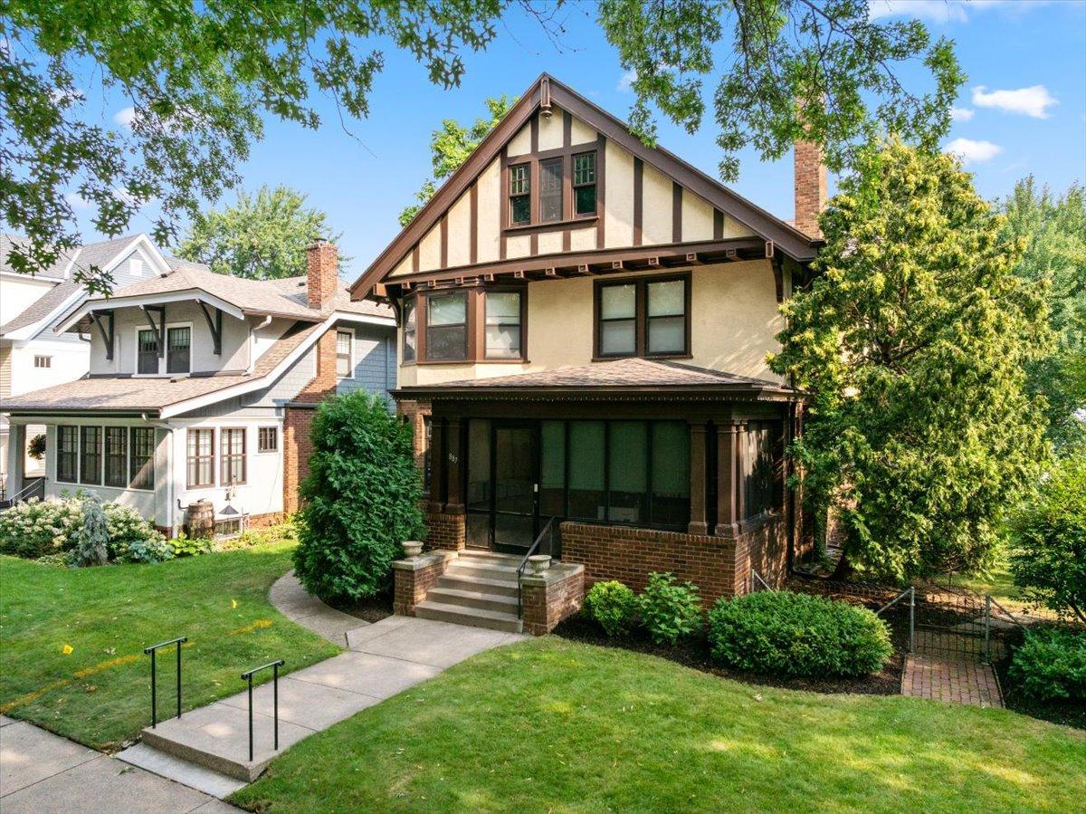 2nd image of 887 Ashland Ave, Saint Paul, MN 55104 | MLS# 7103370