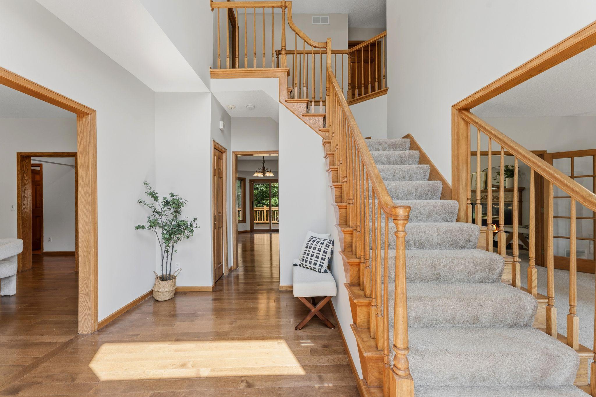 2nd image of 339 Oak Ridge Dr, Vadnais Heights, MN 55127 | MLS# 7103471