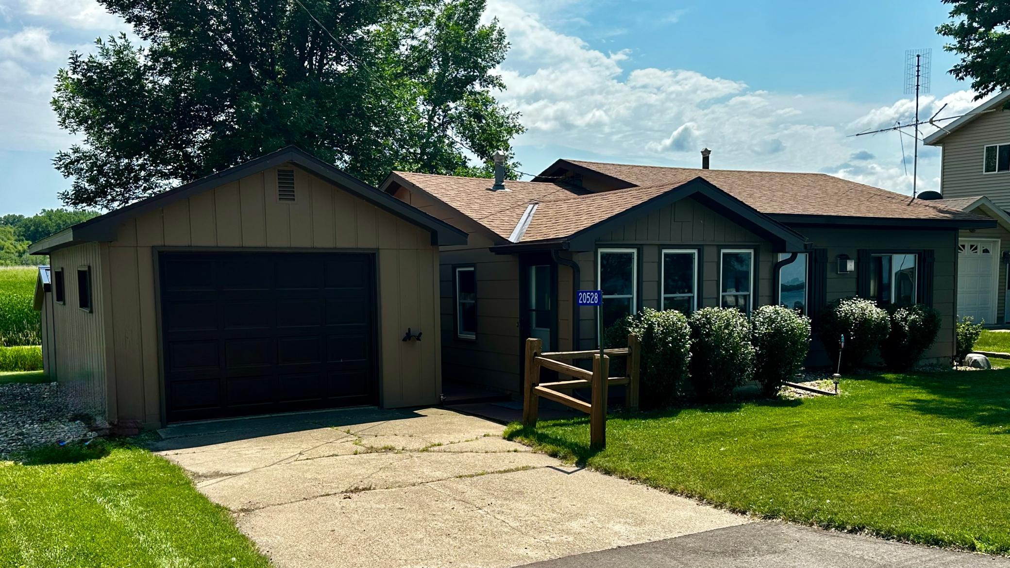 2nd image of 20528 S Lakeshore Dr, Glenwood, MN 56334 | MLS# 7103492