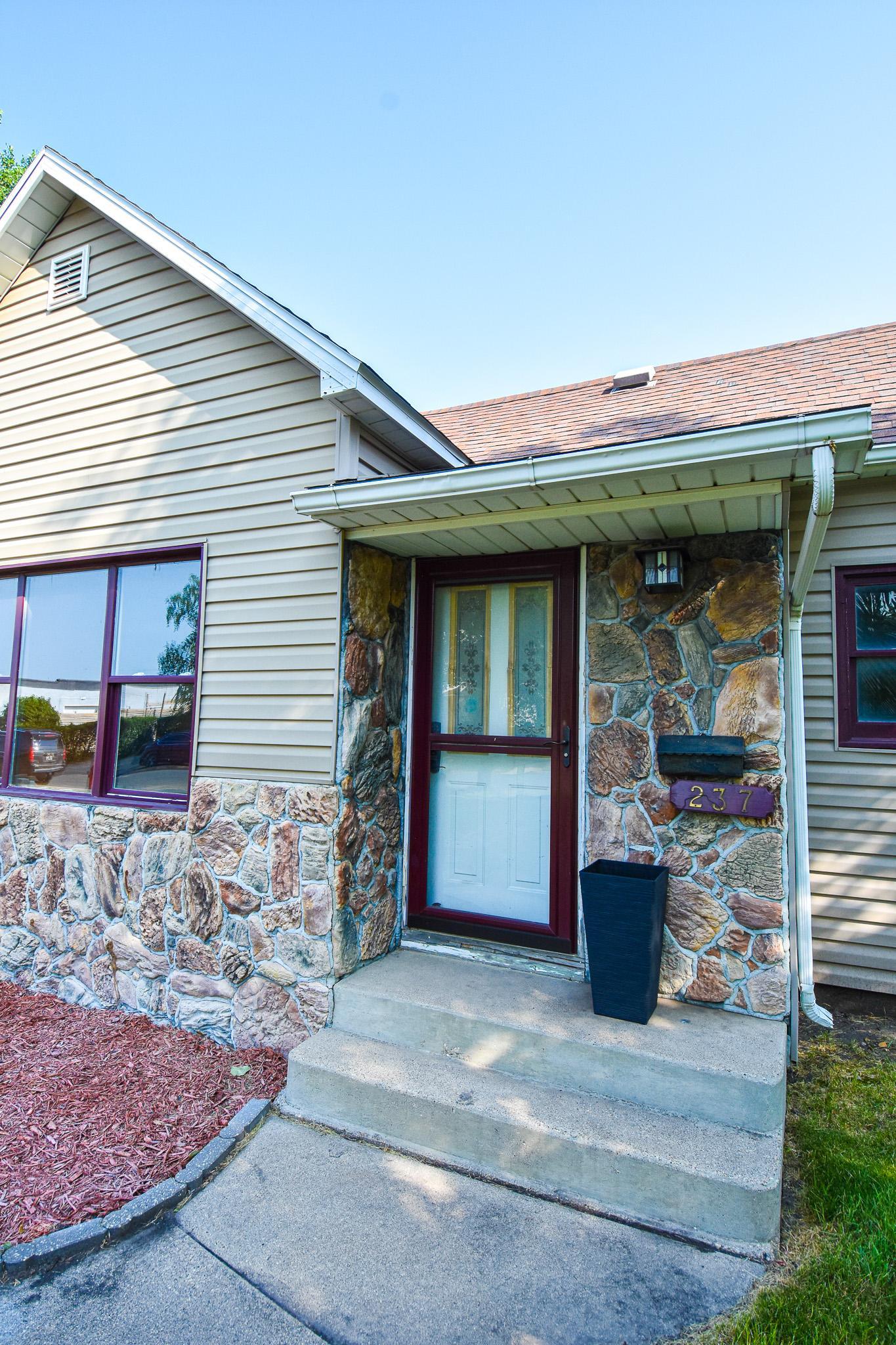 4th image of 237 E Nelson Ave, Warren, MN 56762 | MLS# 7103565