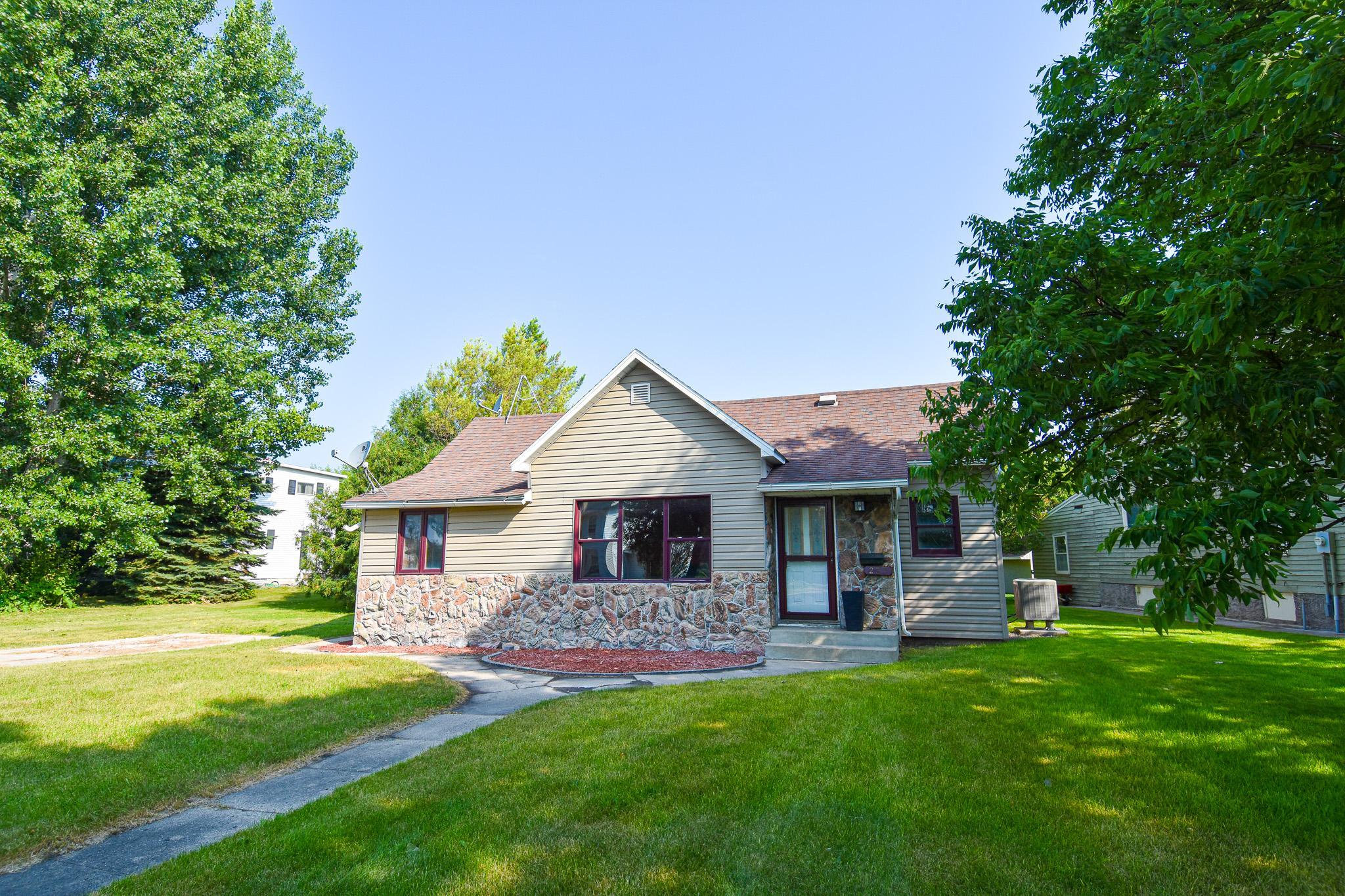 2nd image of 237 E Nelson Ave, Warren, MN 56762 | MLS# 7103565