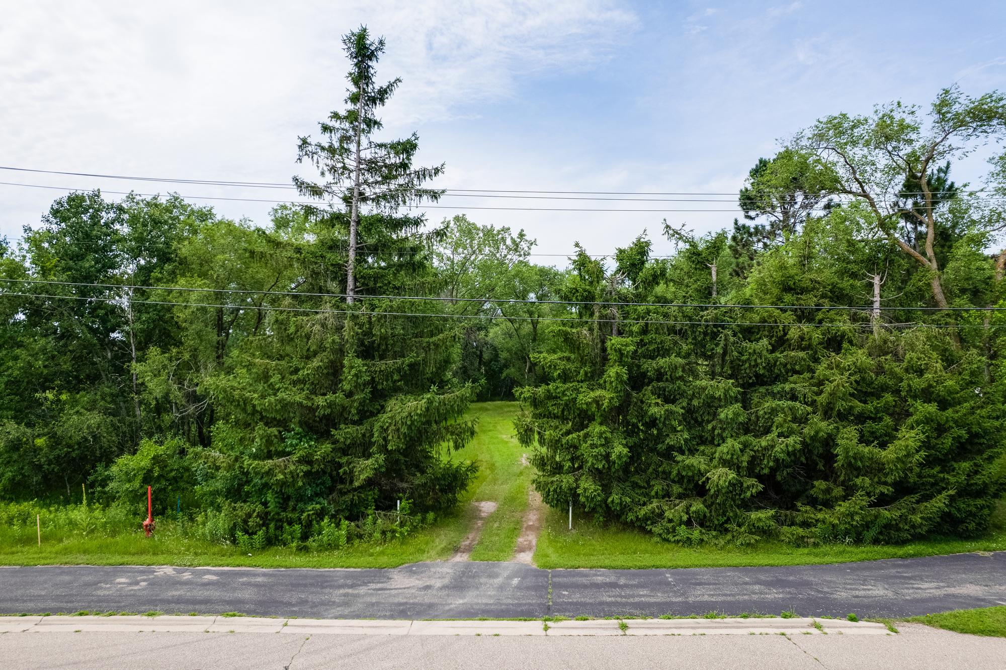 2nd image of 5715 Hodgson Rd, Saint Paul, MN 55126 | MLS# 7104231