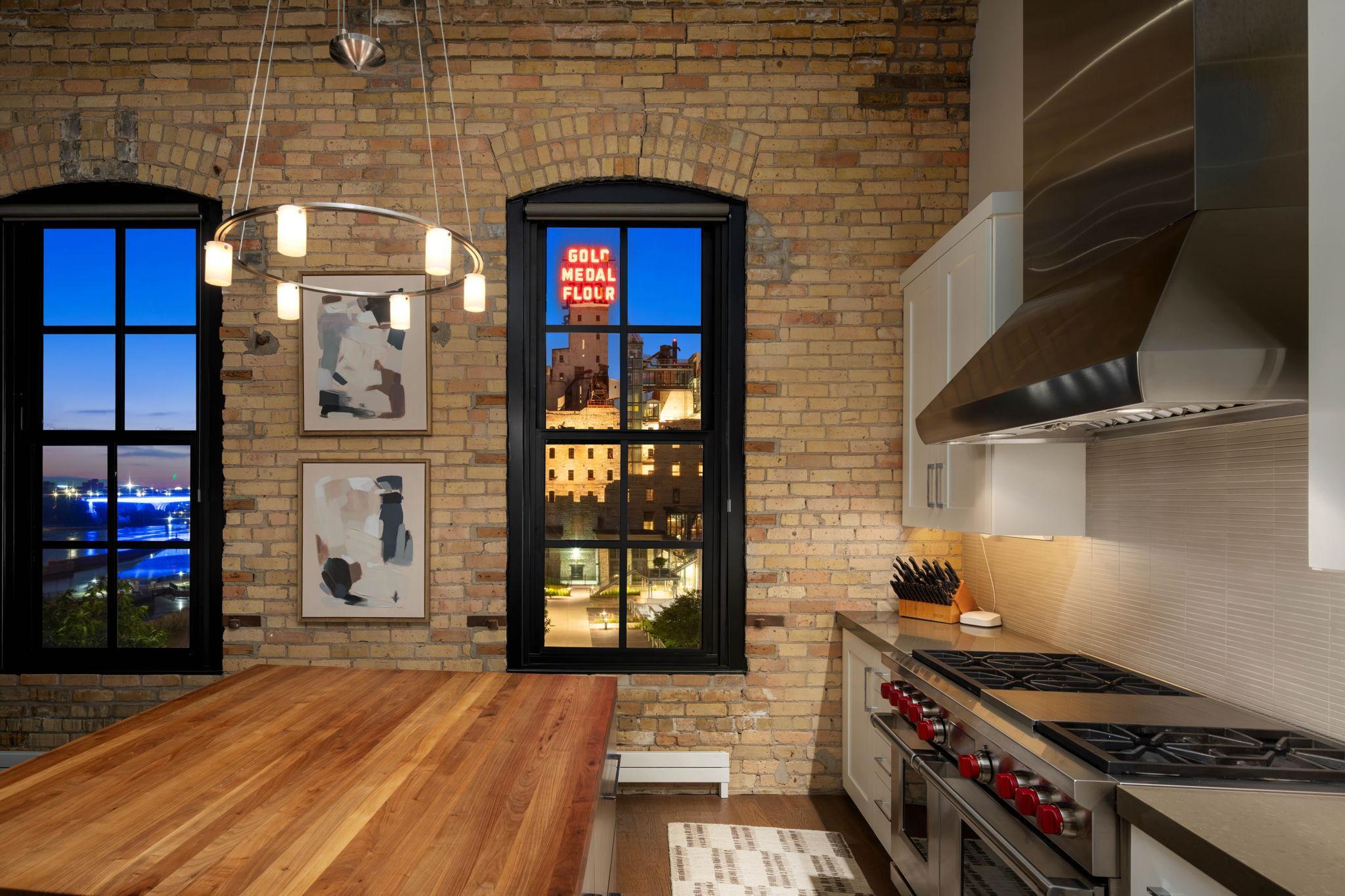 2nd image of 117 Portland Ave, Minneapolis, MN 55401