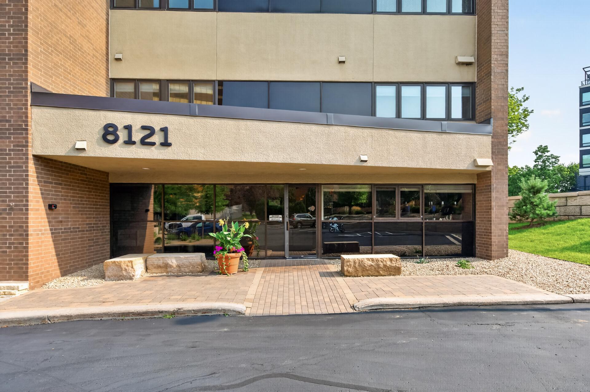 2nd image of 8121 34th Ave S, Bloomington, MN 55425