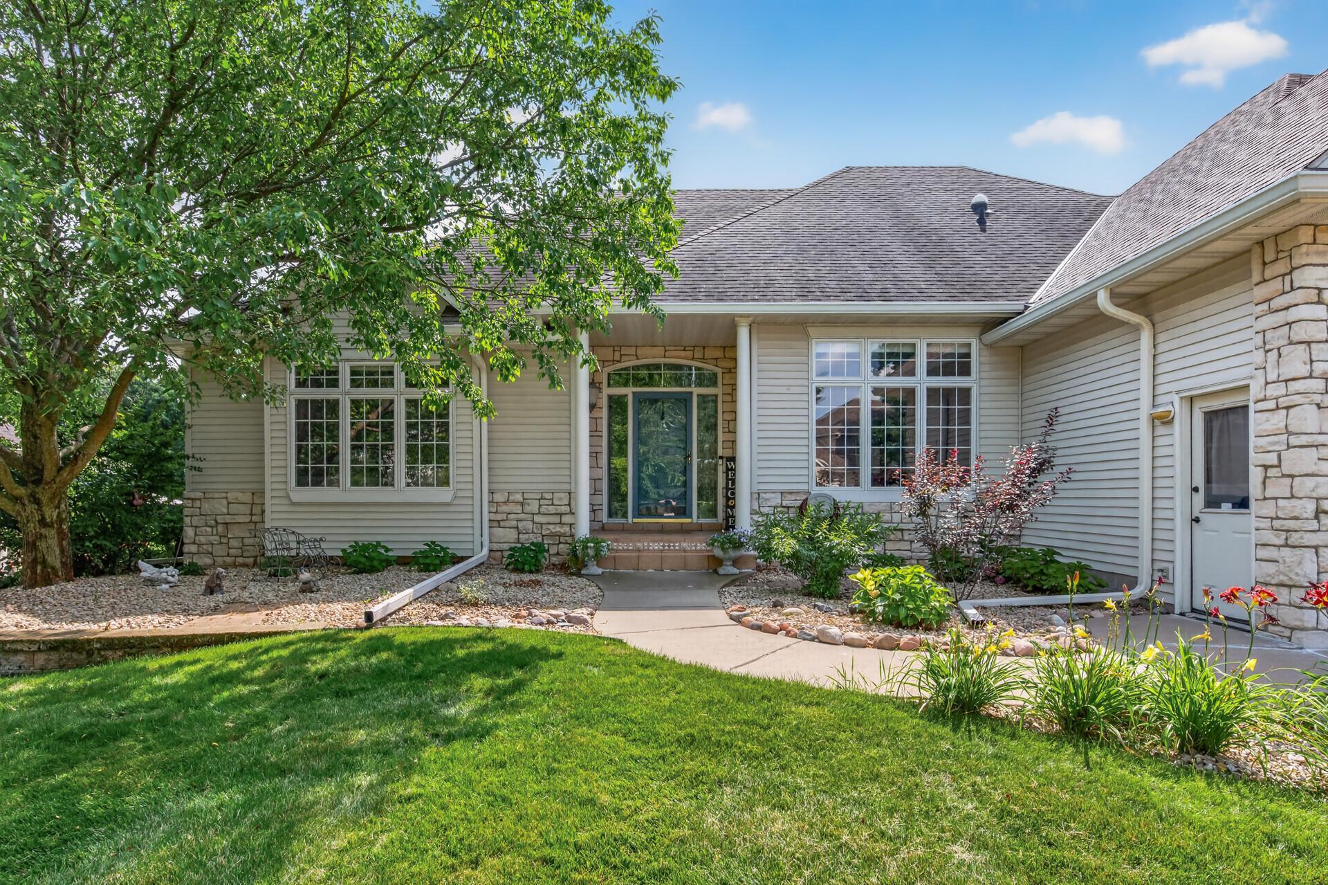 2nd image of 11312 Kenworth Ln, Lakeville, MN 55044 | MLS# 7104609