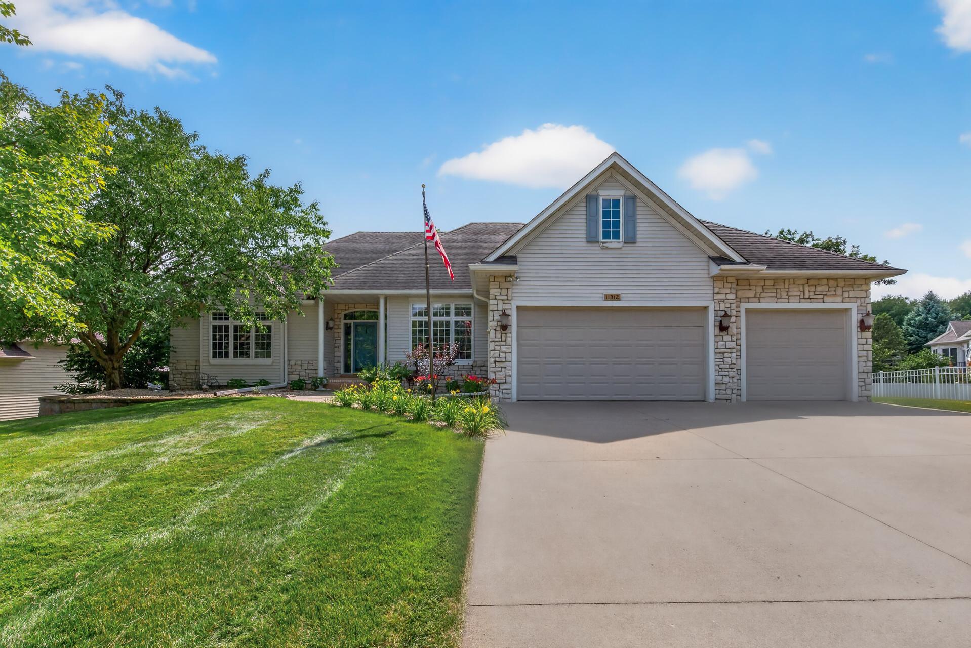 1st image of 11312 Kenworth Ln, Lakeville, MN 55044 | MLS# 7104609