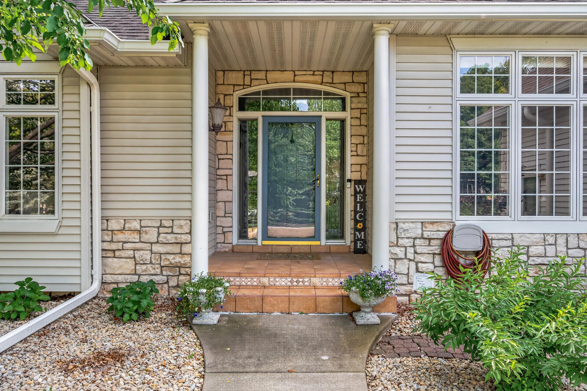 3rd image of 11312 Kenworth Ln, Lakeville, MN 55044 | MLS# 7104609